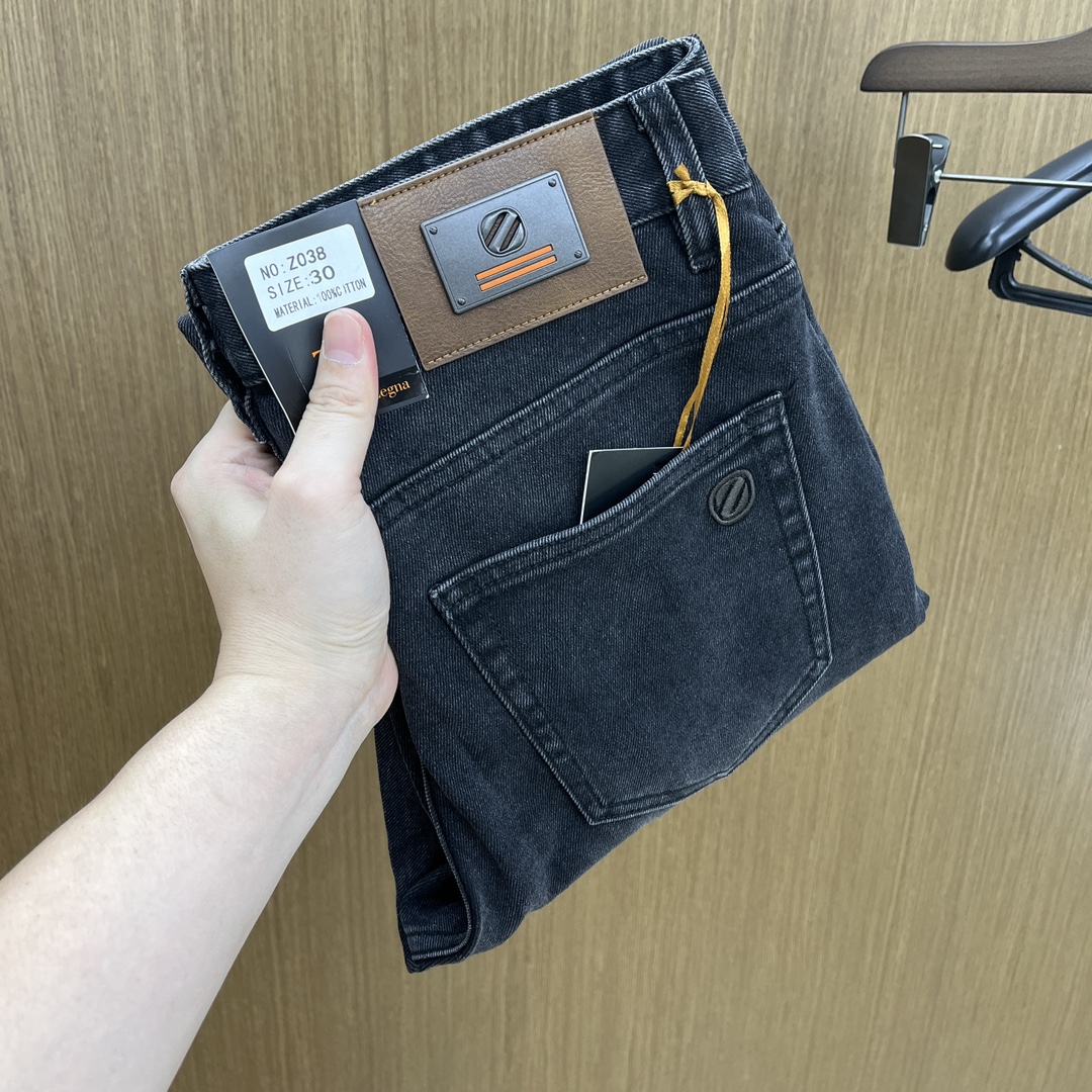 NO:572105,Autumn and winter ZZ high-end customization, 25SS autumn and winter latest jeans, simultaneously sold at the counter, imported solid-color fabrics, original customized replicas, customer-supplied hardware accessories, original order quality, heavy washing, fine workmanship and fine threading, excellent upper body!  Preferred single product produced by fax, code number 29-38, no 35.37,,jeans,alexander wang19860909秋冬 ZZ 高端定制、25SS秋冬最新款牛仔裤 柜台同步发售 进口固色面料 原版定制复刻 客供五金辅料 原单品质 重工洗水 做工走线精细 上身绝佳！优选单品 fax出品 码数29-38无35.37,,jeans,alexander wang,Men's clothing