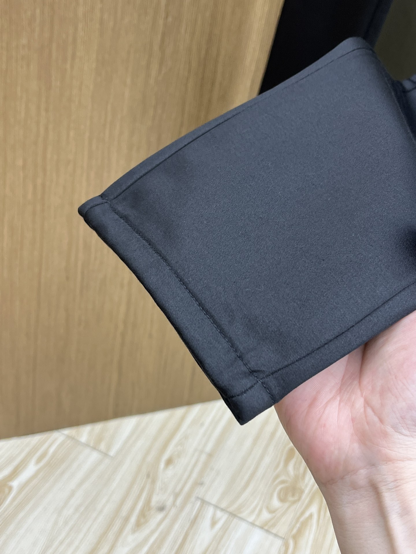 秋冬 zz🔥🔥ss秋冬新品，官网同步有售，男士高端商务休闲西裤，高端进口面料，带弹力，后面采用硅胶字母压