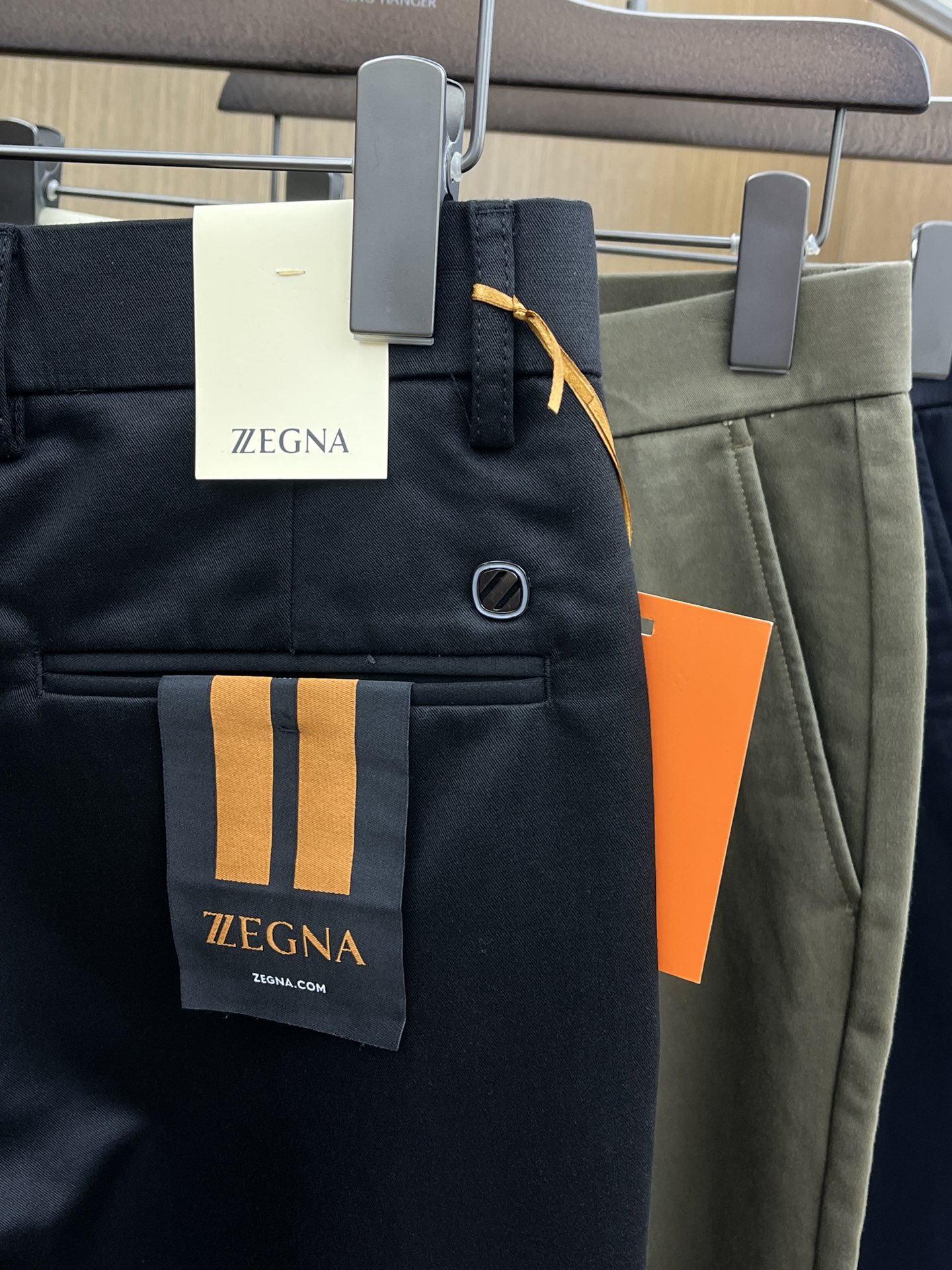 秋冬 zz🔥🔥ss秋冬新品，官网同步有售，男士高端商务休闲西裤，高端进口面料，带弹力，后面采用硅胶字母压