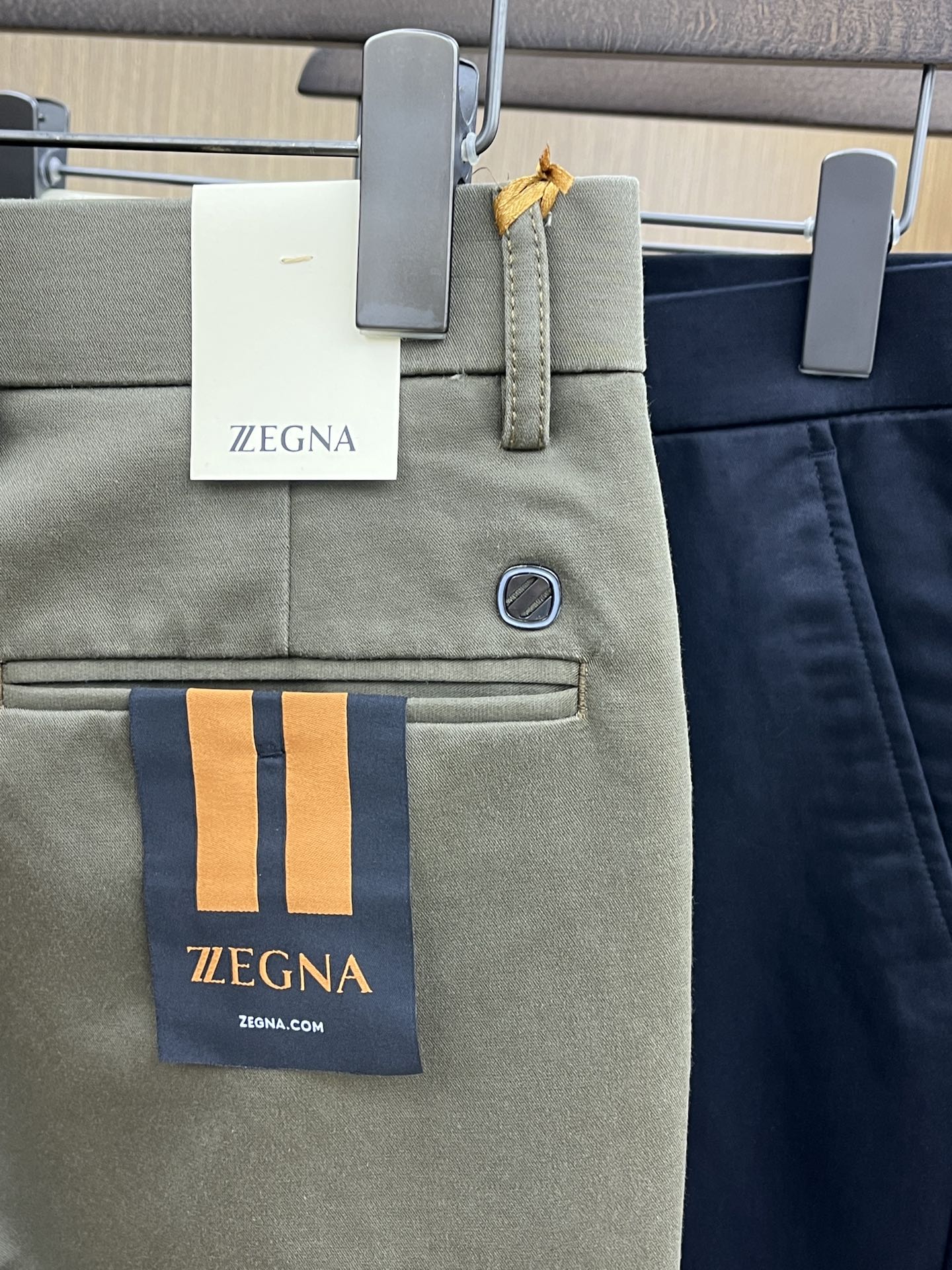 秋冬 zz🔥🔥ss秋冬新品，官网同步有售，男士高端商务休闲西裤，高端进口面料，带弹力，后面采用硅胶字母压