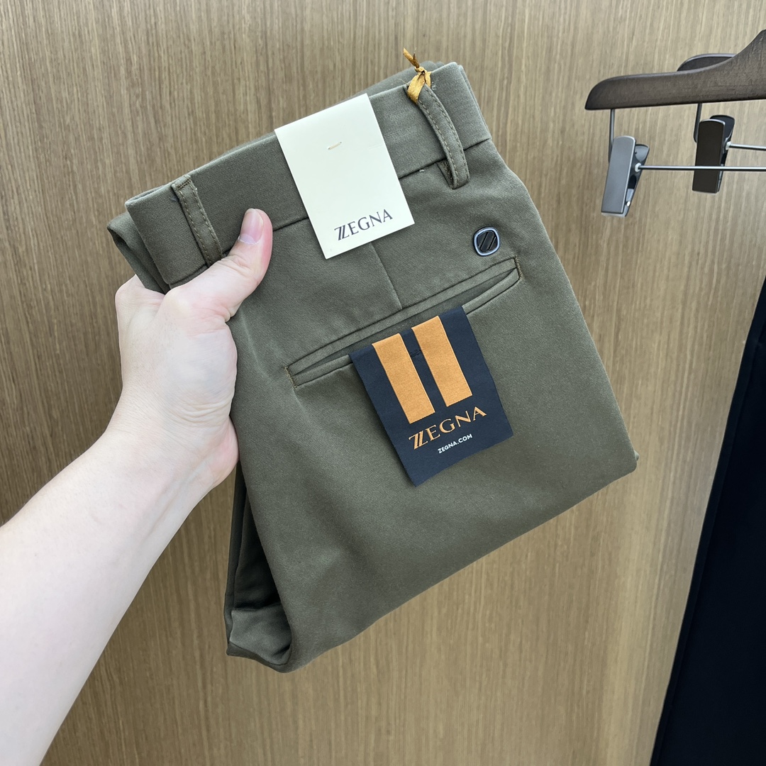 秋冬 zz🔥🔥ss秋冬新品，官网同步有售，男士高端商务休闲西裤，高端进口面料，带弹力，后面采用硅胶字母压