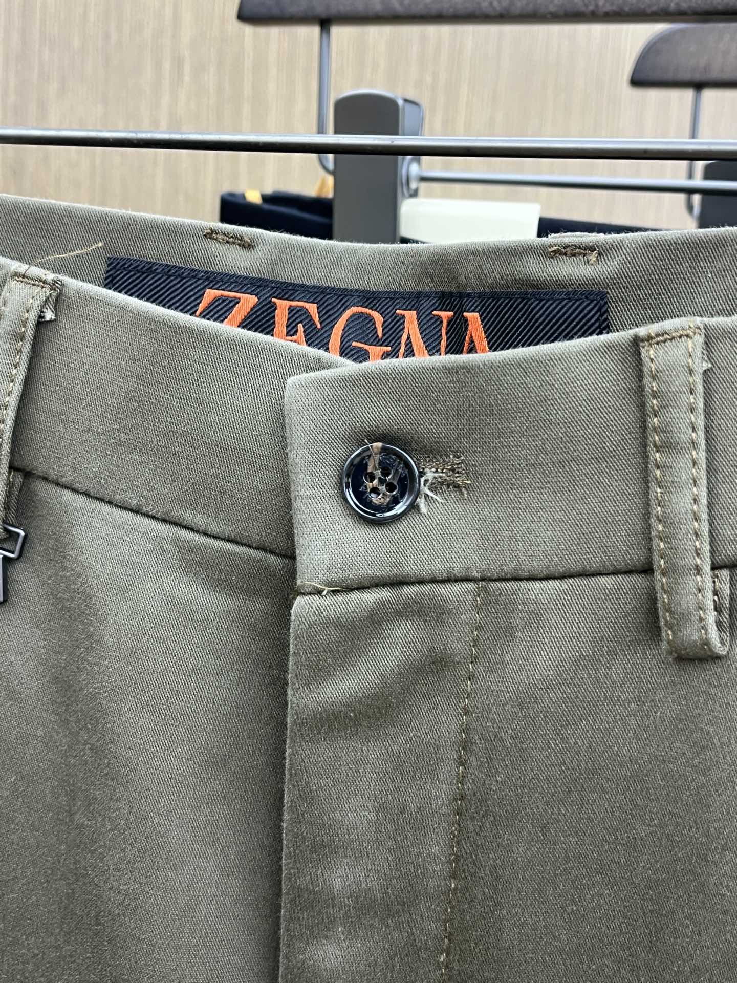 秋冬 zz🔥🔥ss秋冬新品，官网同步有售，男士高端商务休闲西裤，高端进口面料，带弹力，后面采用硅胶字母压