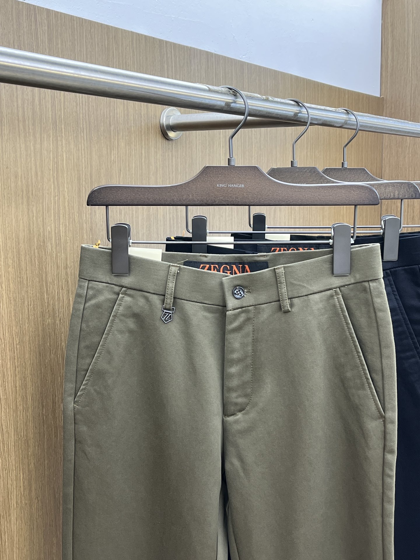 秋冬 zz🔥🔥ss秋冬新品，官网同步有售，男士高端商务休闲西裤，高端进口面料，带弹力，后面采用硅胶字母压