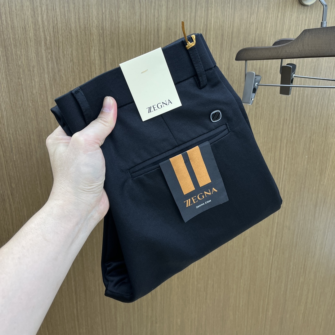 秋冬 zz🔥🔥ss秋冬新品，官网同步有售，男士高端商务休闲西裤，高端进口面料，带弹力，后面采用硅胶字母压