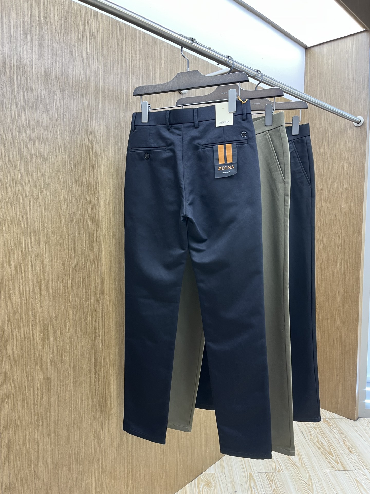 秋冬 zz🔥🔥ss秋冬新品，官网同步有售，男士高端商务休闲西裤，高端进口面料，带弹力，后面采用硅胶字母压
