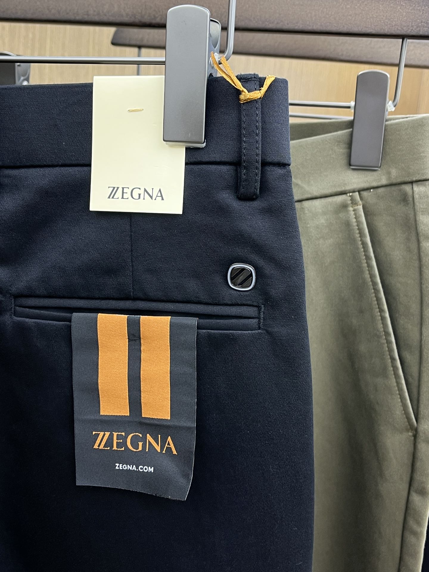 秋冬 zz🔥🔥ss秋冬新品，官网同步有售，男士高端商务休闲西裤，高端进口面料，带弹力，后面采用硅胶字母压