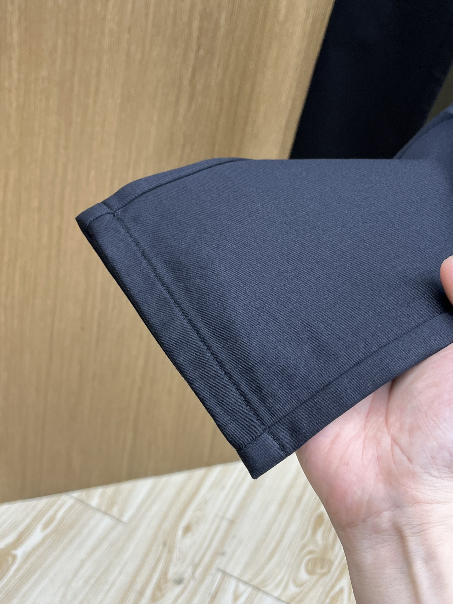 秋冬 zz🔥🔥ss秋冬新品，官网同步有售，男士高端商务休闲西裤，高端进口面料，带弹力，后面采用硅胶字母压