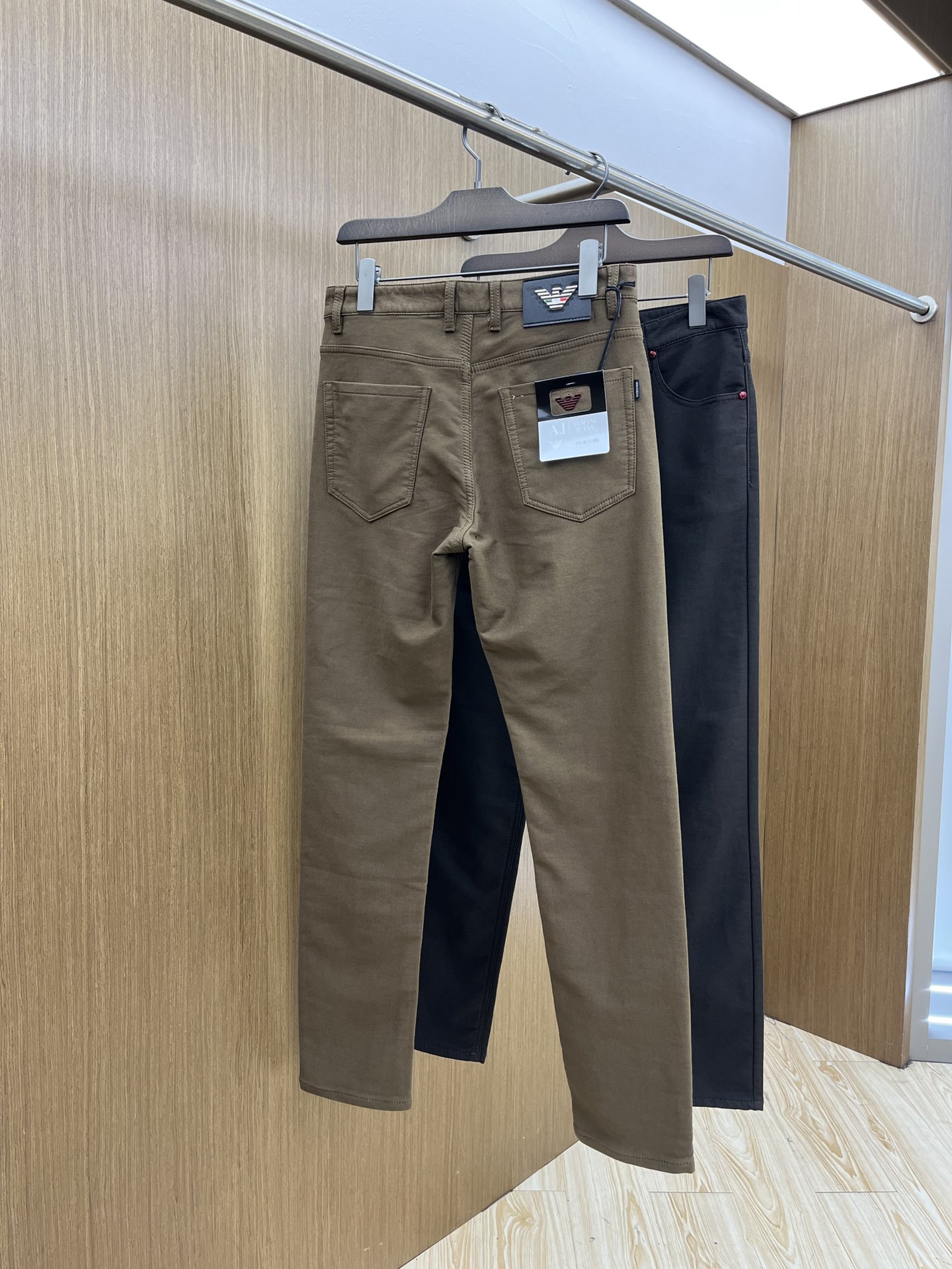秋冬 AJ 🔥🔥ss秋冬新品，官网同步有售，男士高端商务休闲西裤，高端进口面料，带弹力，后面采用硅胶字母