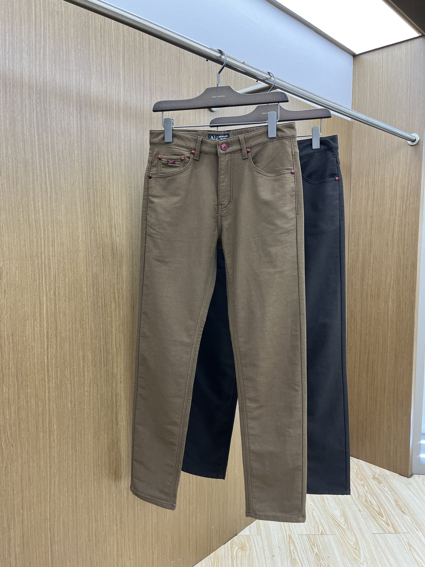秋冬 AJ 🔥🔥ss秋冬新品，官网同步有售，男士高端商务休闲西裤，高端进口面料，带弹力，后面采用硅胶字母
