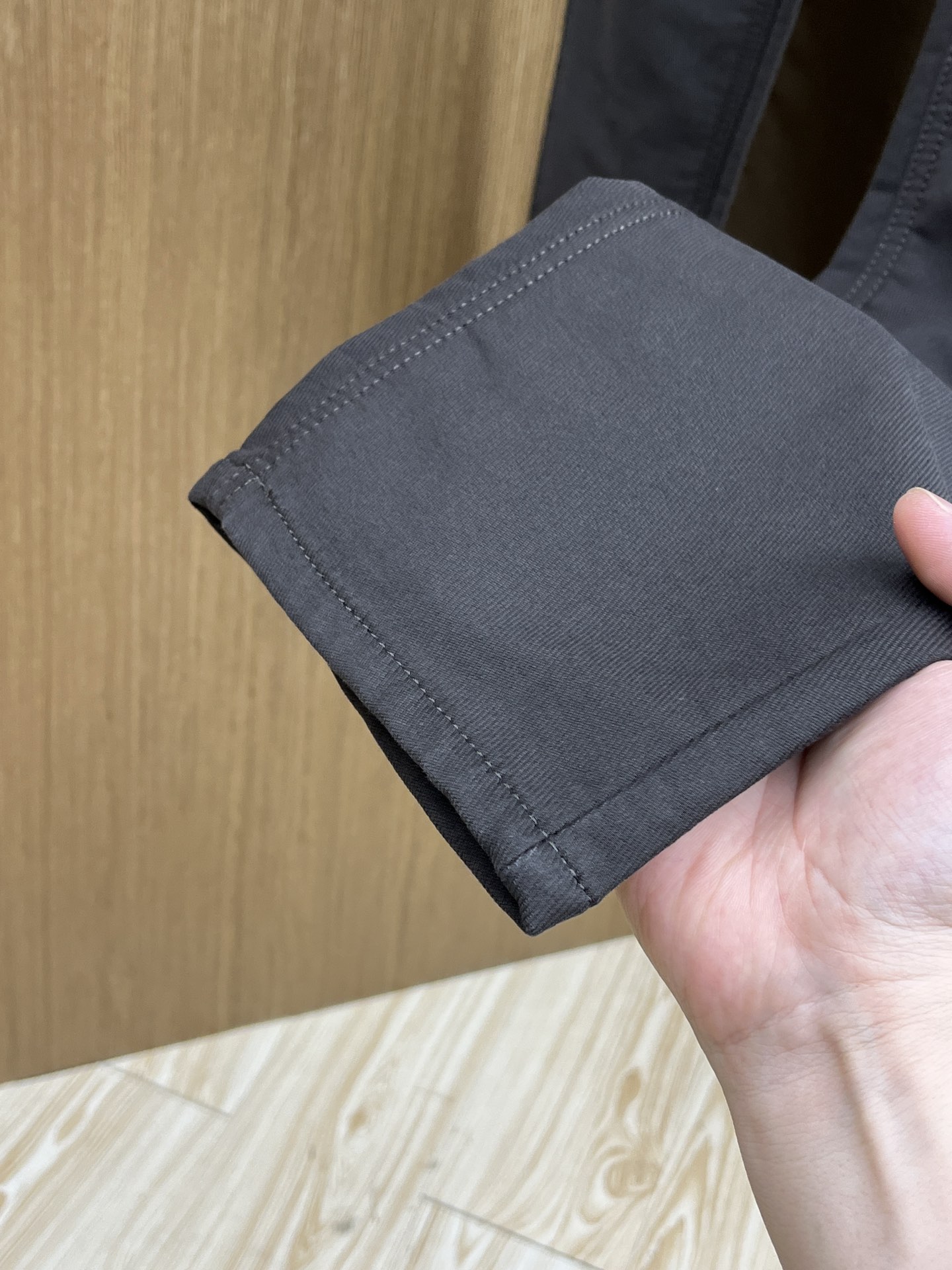 秋冬 AJ 🔥🔥ss秋冬新品，官网同步有售，男士高端商务休闲西裤，高端进口面料，带弹力，后面采用硅胶字母