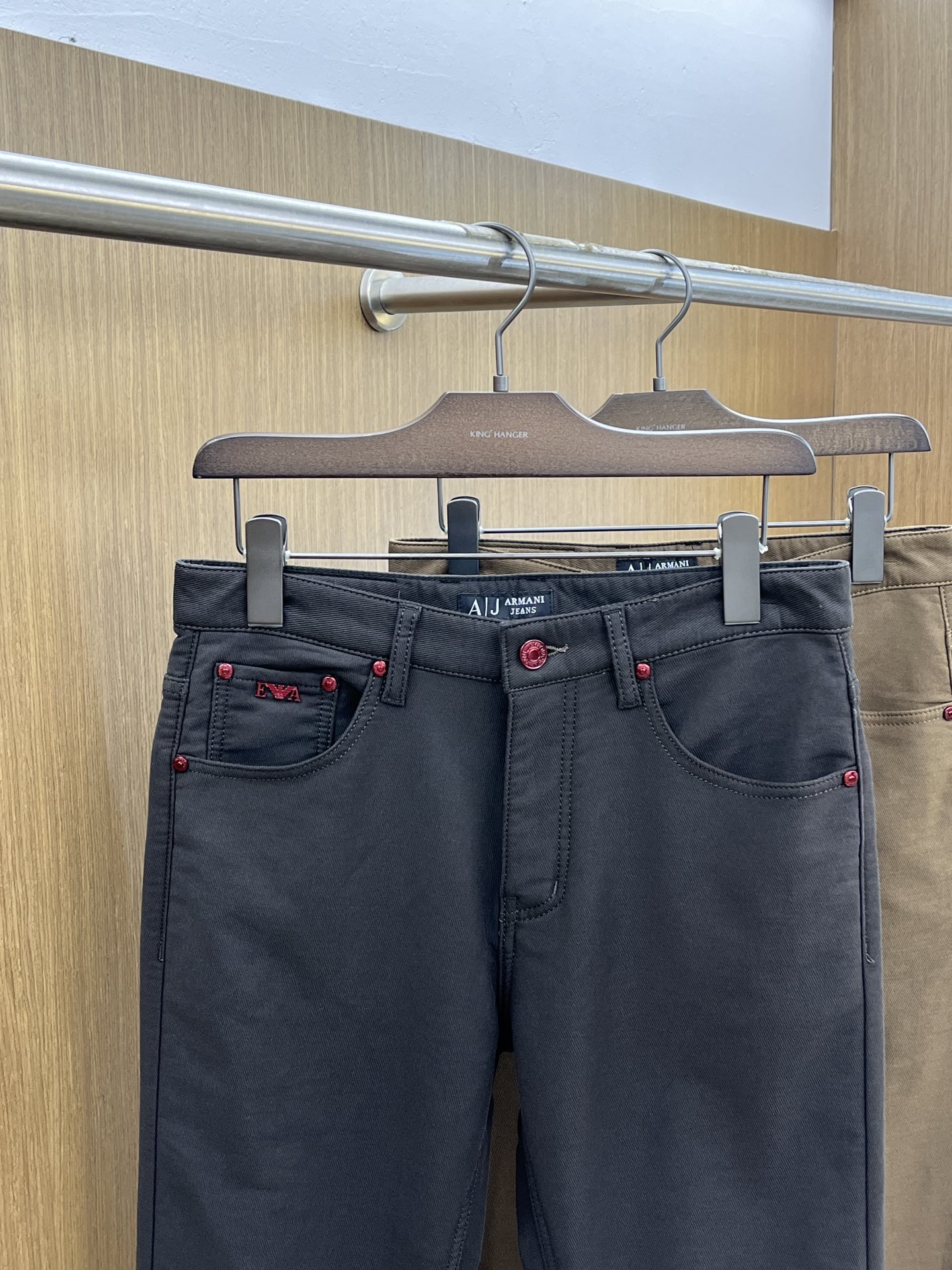 秋冬 AJ 🔥🔥ss秋冬新品，官网同步有售，男士高端商务休闲西裤，高端进口面料，带弹力，后面采用硅胶字母