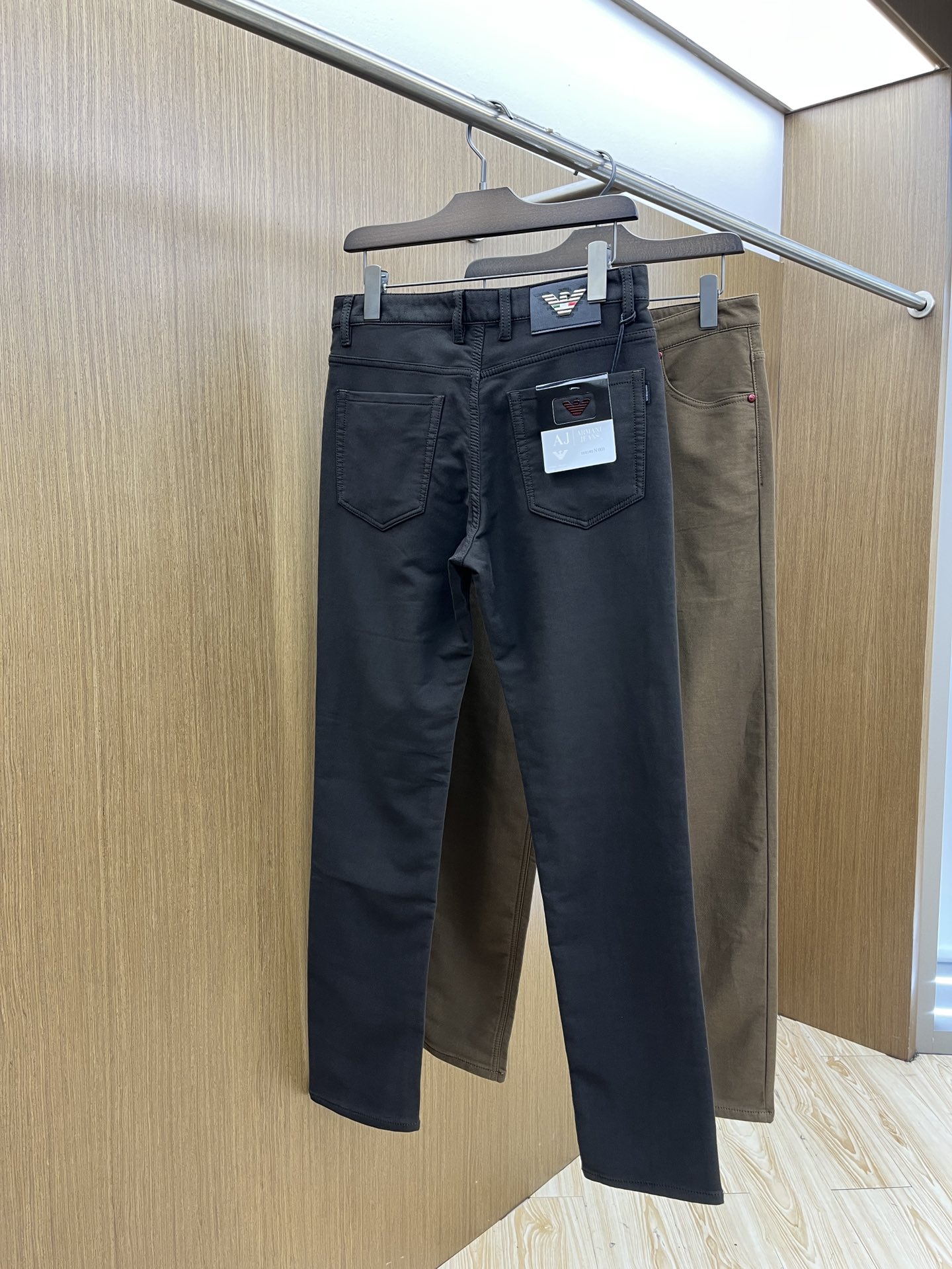 秋冬 AJ 🔥🔥ss秋冬新品，官网同步有售，男士高端商务休闲西裤，高端进口面料，带弹力，后面采用硅胶字母