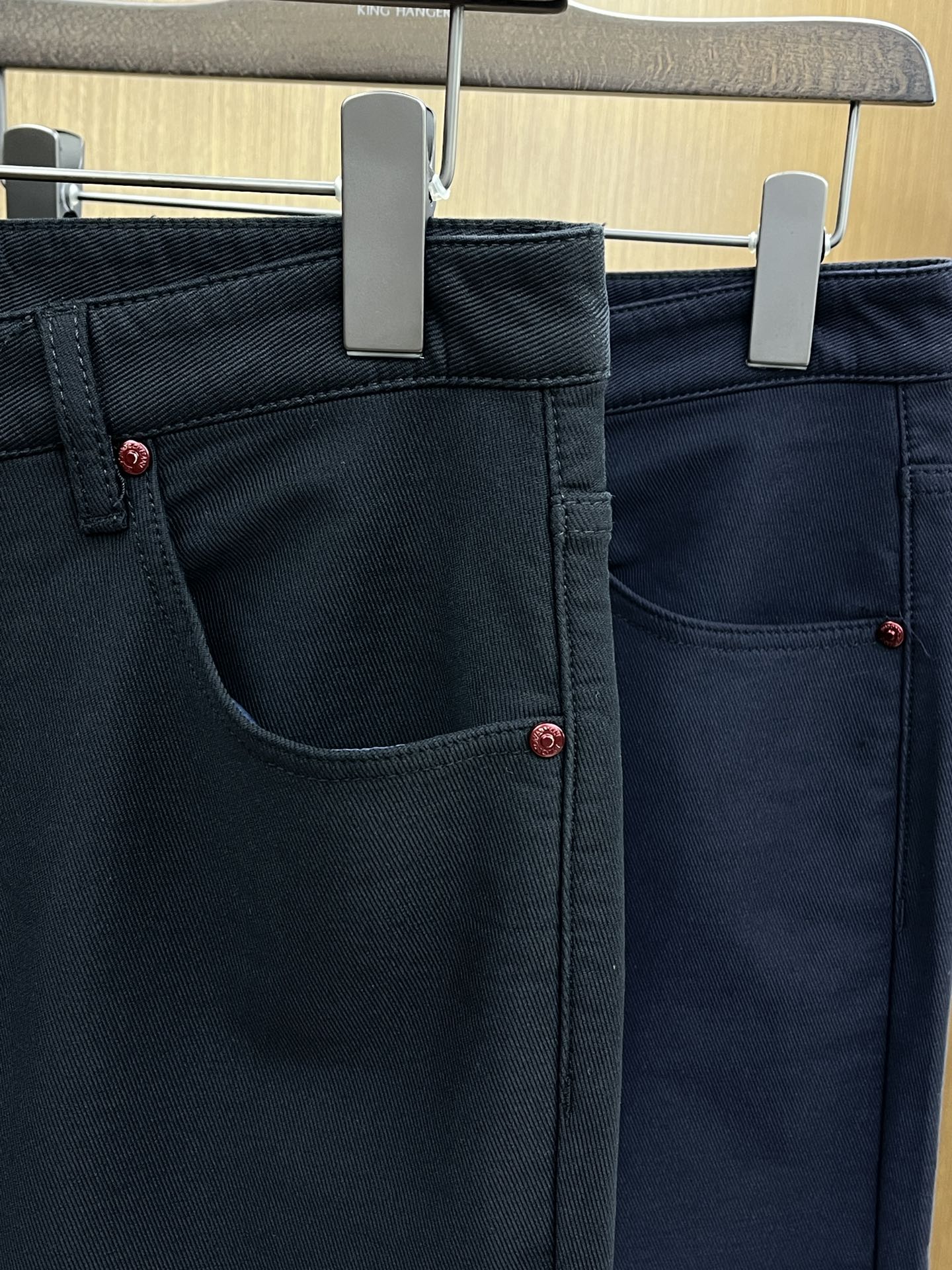 秋冬 AJ 🔥🔥ss秋冬新品，官网同步有售，男士高端商务休闲西裤，高端进口面料，带弹力，后面采用硅胶字母