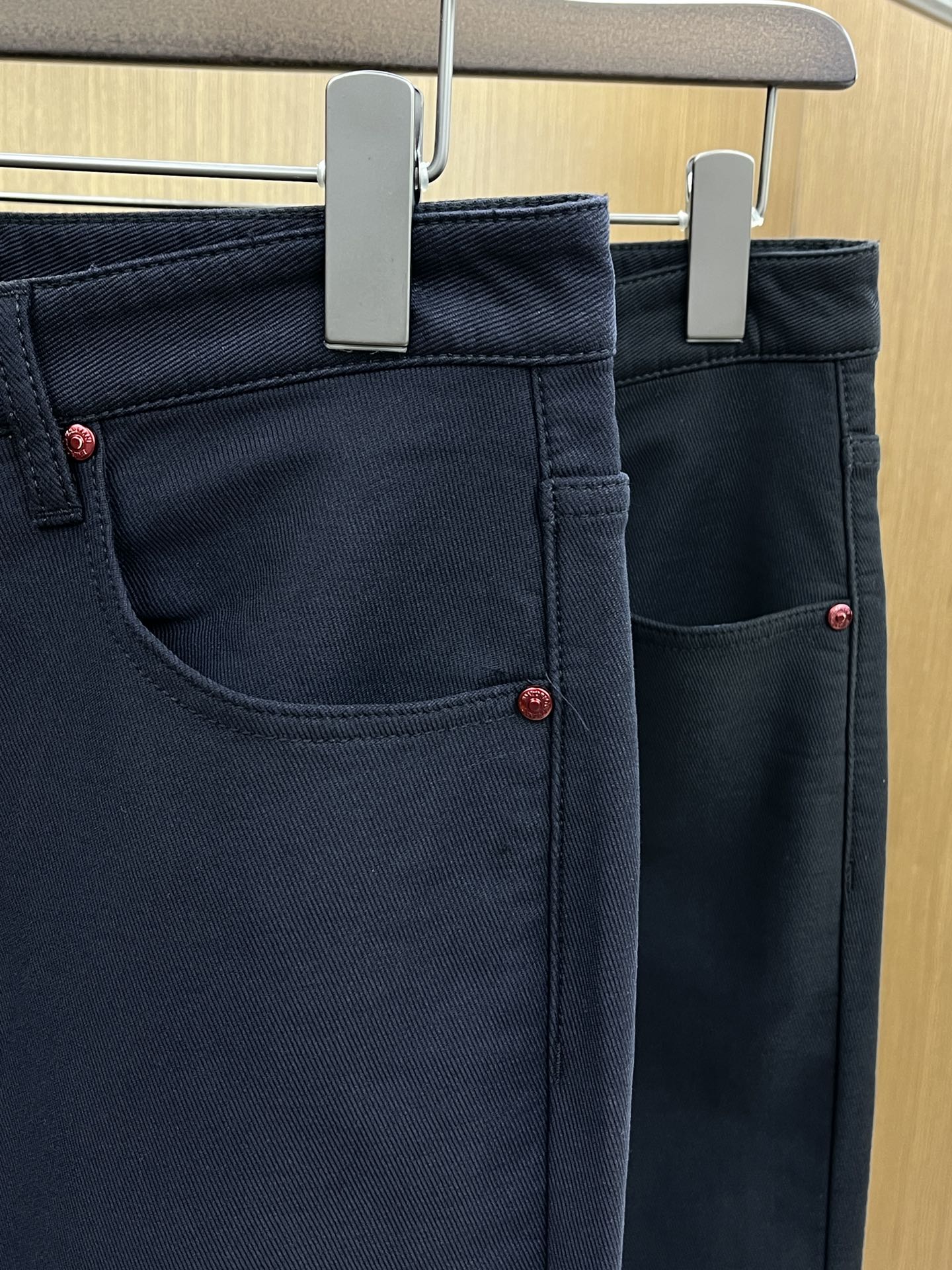 秋冬 AJ 🔥🔥ss秋冬新品，官网同步有售，男士高端商务休闲西裤，高端进口面料，带弹力，后面采用硅胶字母