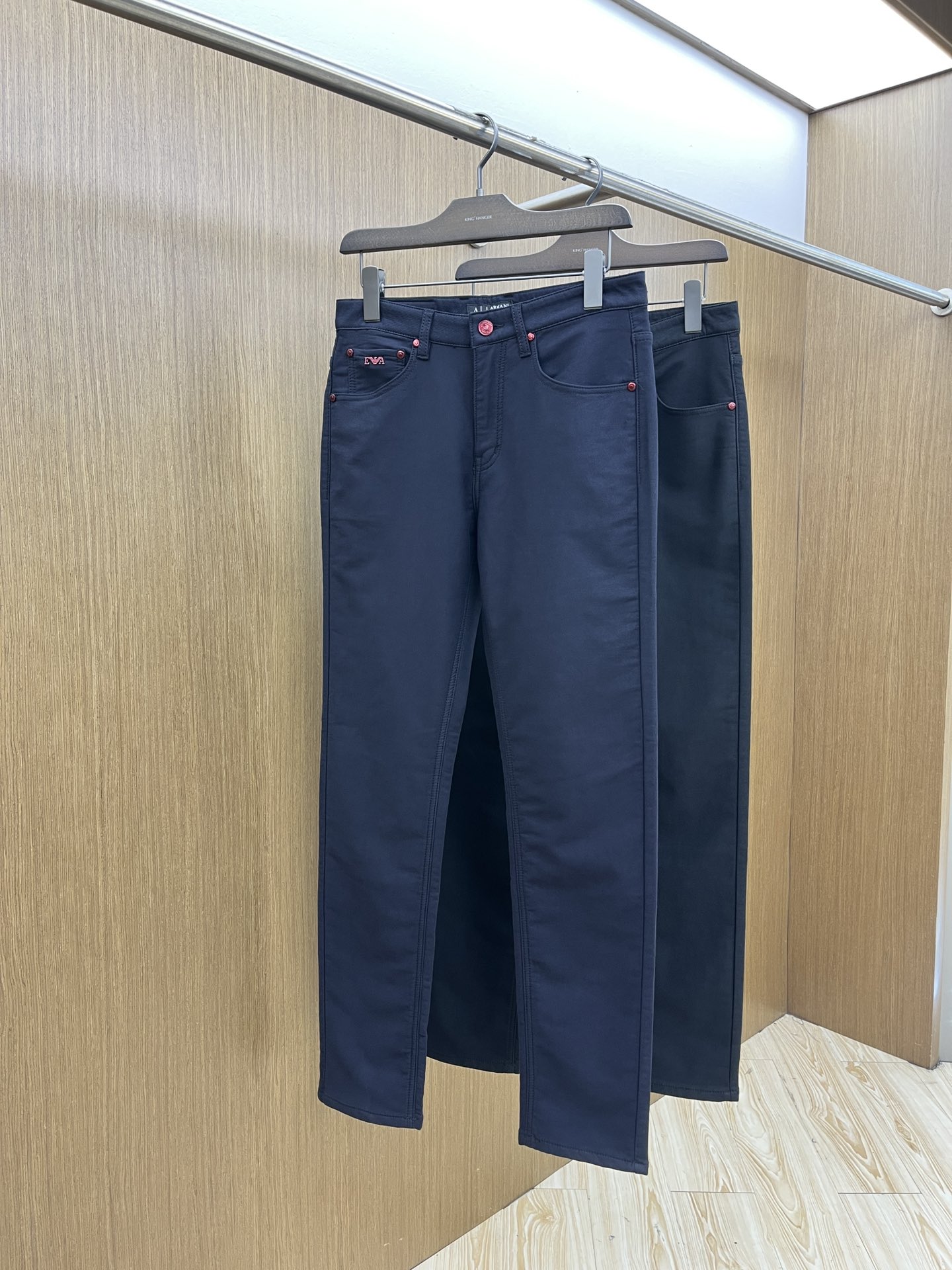 秋冬 AJ 🔥🔥ss秋冬新品，官网同步有售，男士高端商务休闲西裤，高端进口面料，带弹力，后面采用硅胶字母