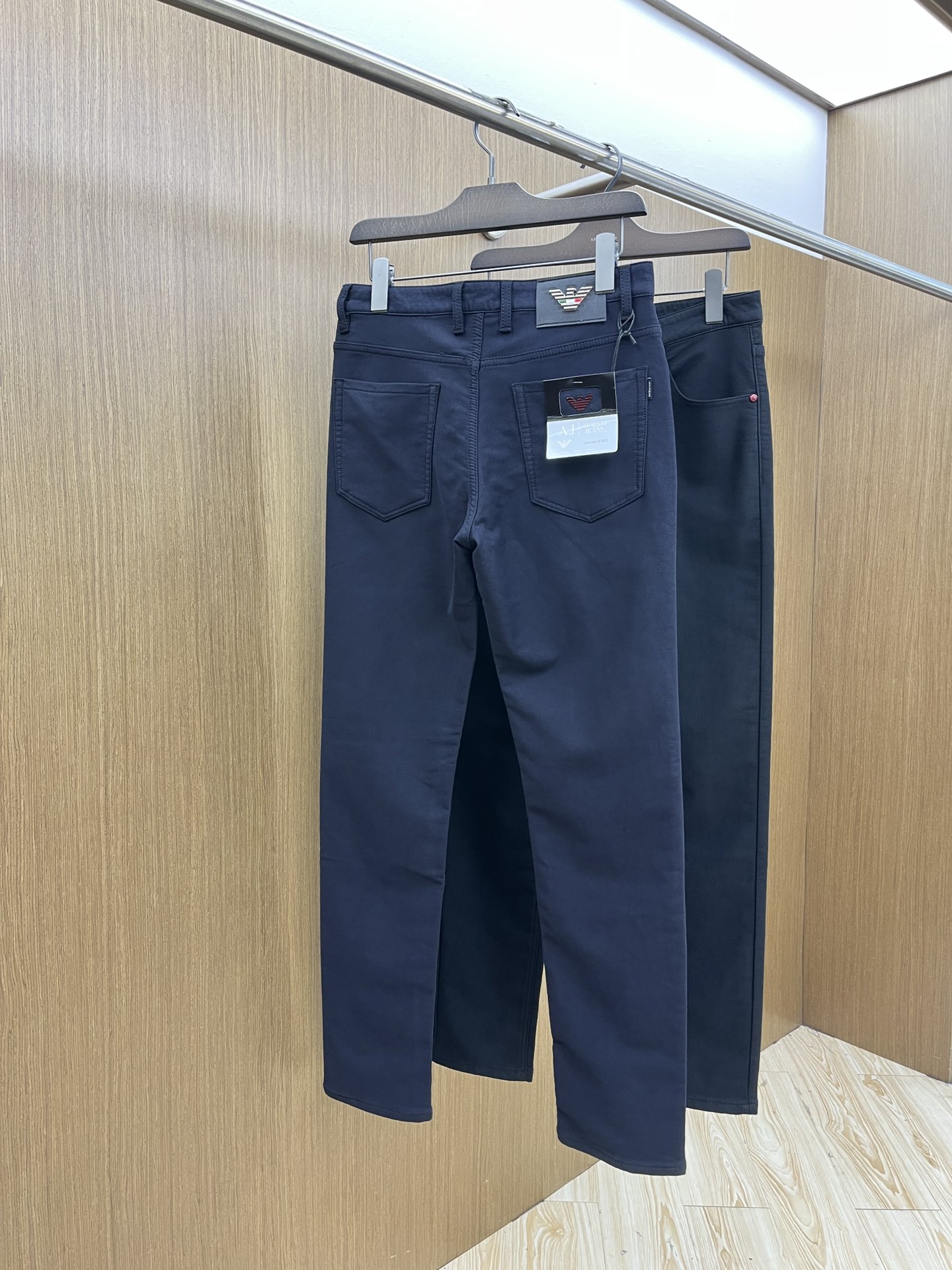 秋冬 AJ 🔥🔥ss秋冬新品，官网同步有售，男士高端商务休闲西裤，高端进口面料，带弹力，后面采用硅胶字母