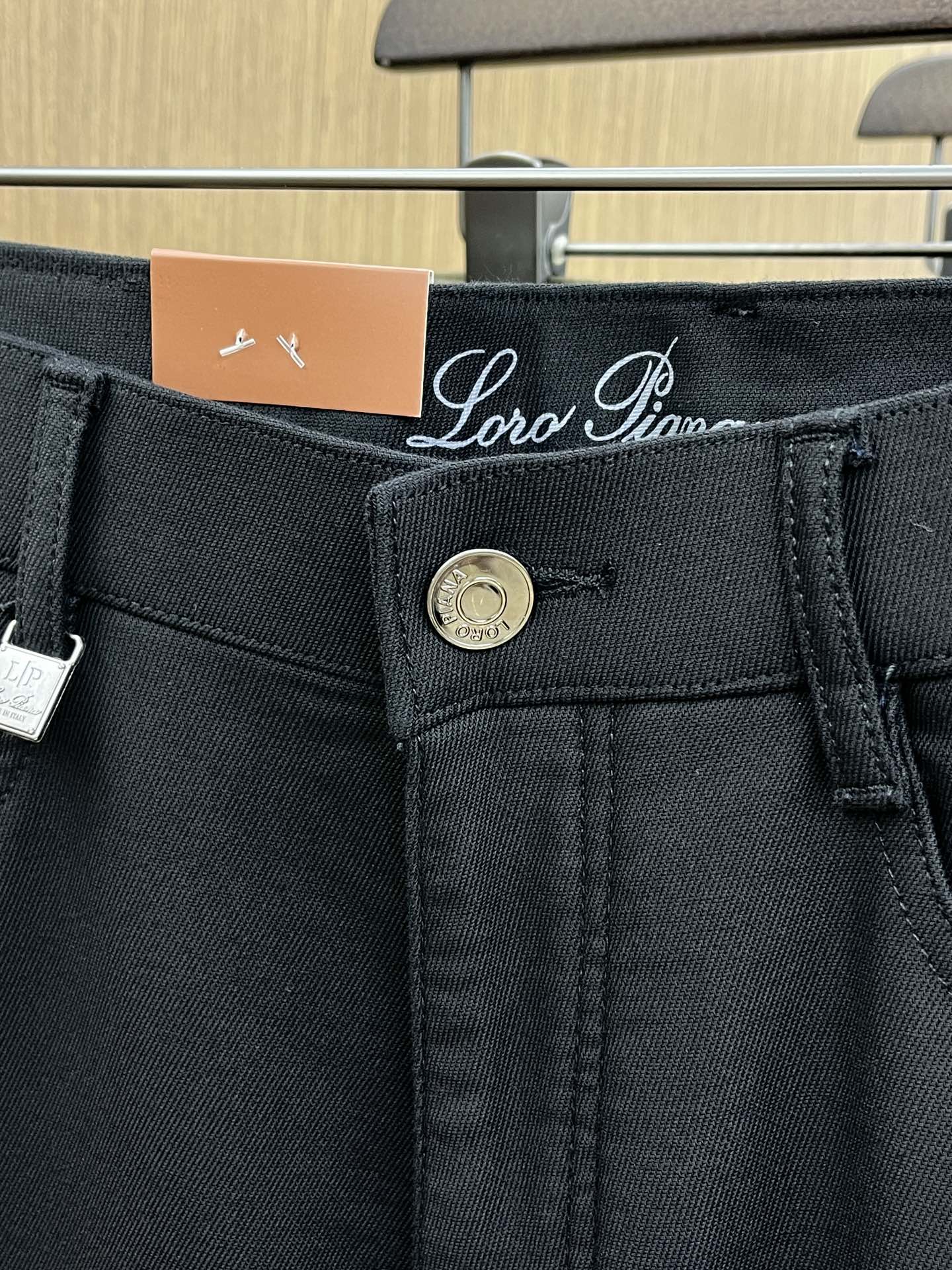 秋冬 lP🆕 🔥🔥ss秋冬新品，官网同步有售，男士高端商务休闲西裤，高端进口面料，带弹力，后面采用硅胶字