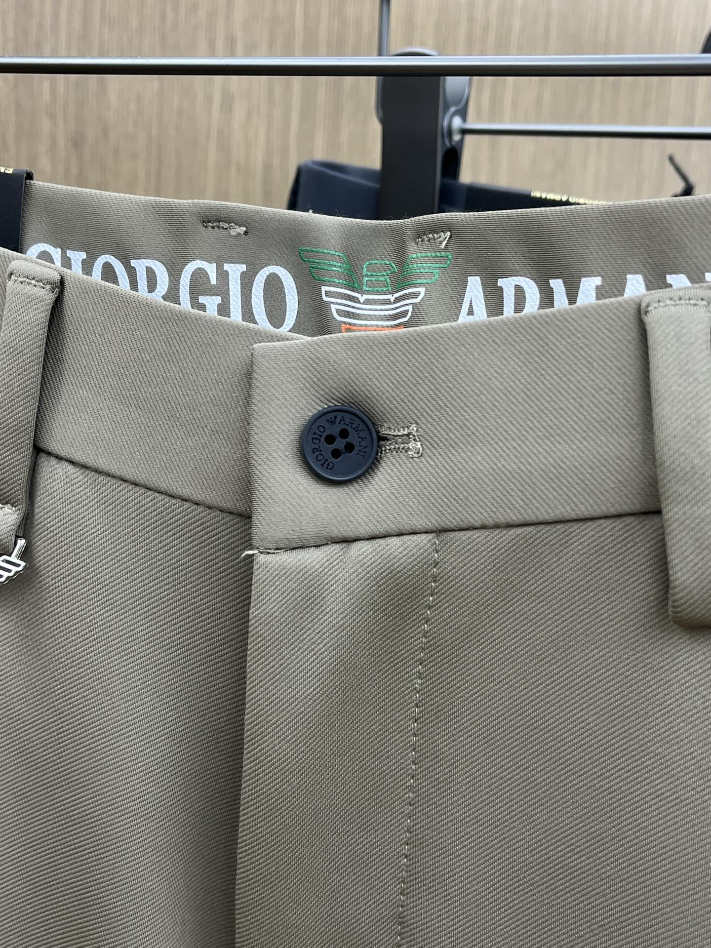 秋冬 AJ 🔥🔥ss秋冬新品，官网同步有售，男士高端商务休闲西裤，高端进口面料，带弹力，后面采用硅胶字母