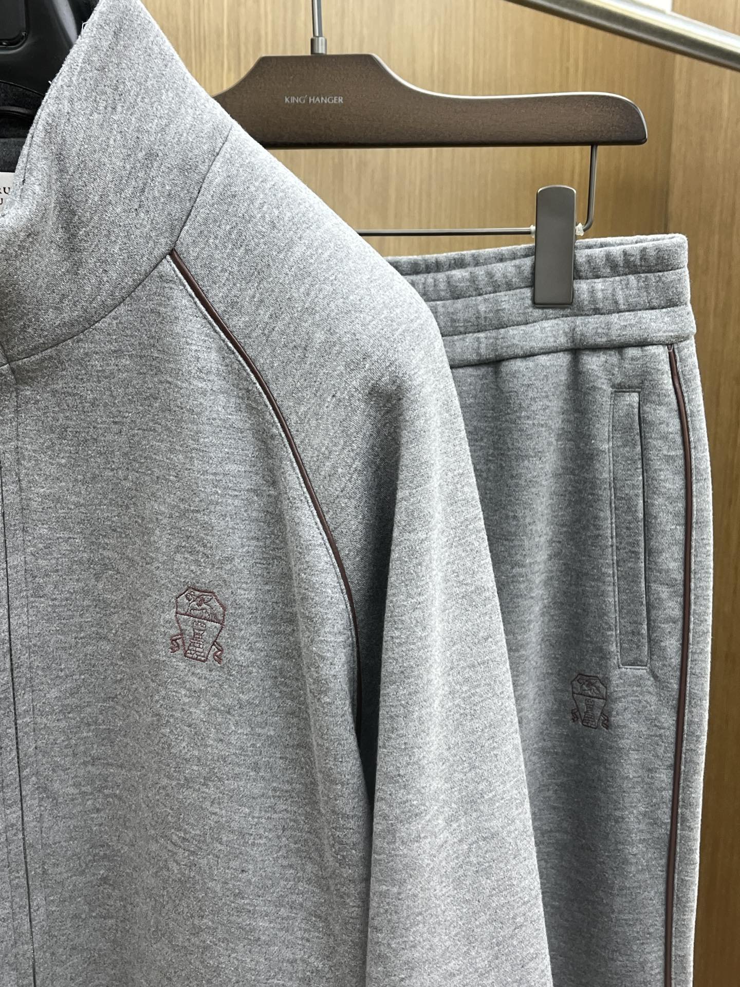 秋冬 BC 🔥🔥高品质 25秋冬新款时尚休闲外套 面料采用客供定制面料 面料细腻柔软上身舒适 fjj胸前