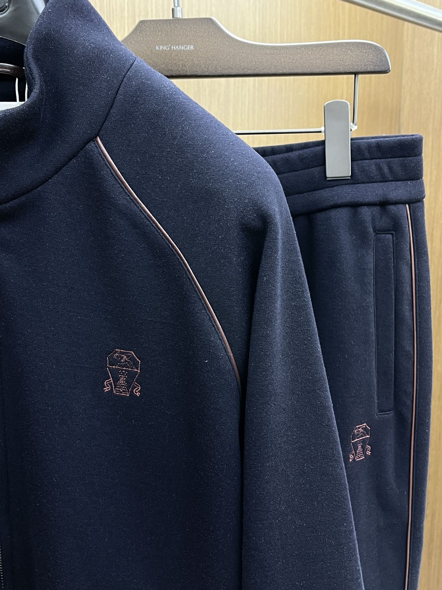 秋冬 BC 🔥🔥高品质 25秋冬新款时尚休闲外套 面料采用客供定制面料 面料细腻柔软上身舒适 fjj胸前