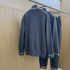 Louis Vuitton /路易威登 2025秋冬新款套装经典提花logo羊毛套装超高端品质中共五金搭 Louis Vuitton /路易威登 2025秋冬新款套装经典提花logo羊毛套装超高端品质中共五金搭