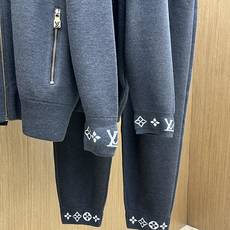 Louis Vuitton /路易威登 2025秋冬新款套装经典提花logo羊毛套装超高端品质中共五金搭 Louis Vuitton /路易威登 2025秋冬新款套装经典提花logo羊毛套装超高端品质中共五金搭