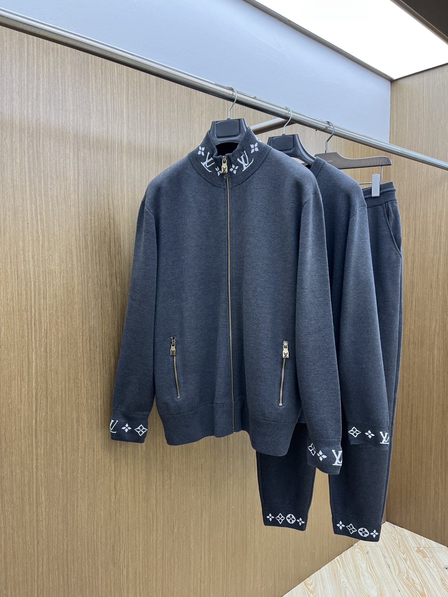 Louis Vuitton /路易威登 2025秋冬新款套装经典提花logo羊毛套装超高端品质中共五金搭
