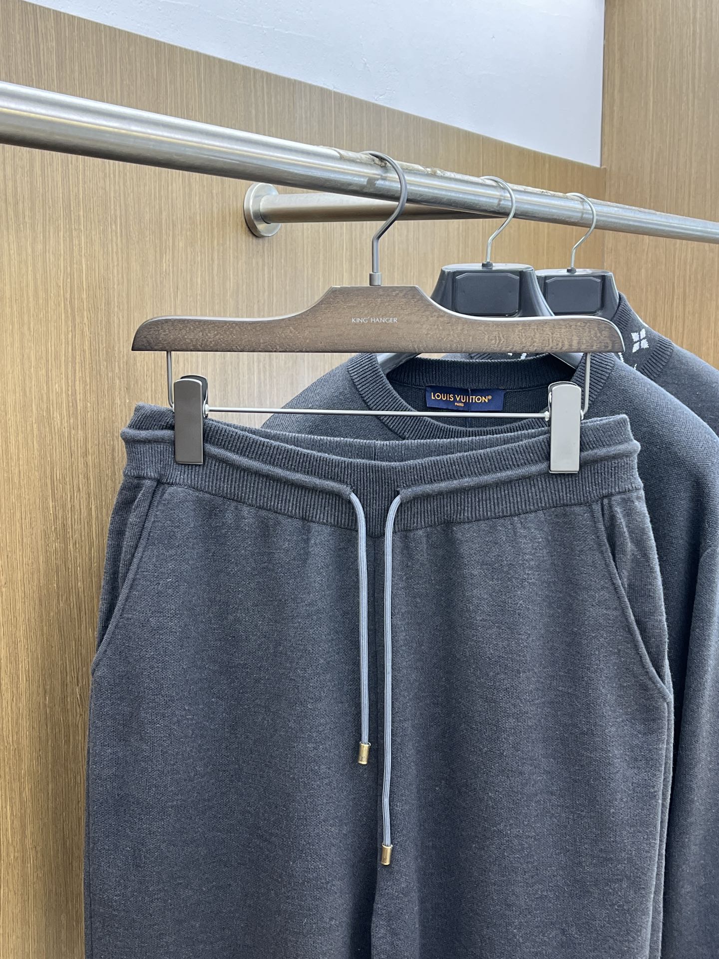 Louis Vuitton /路易威登 2025秋冬新款套装经典logo字母羊毛套装 高端品质重工五金 