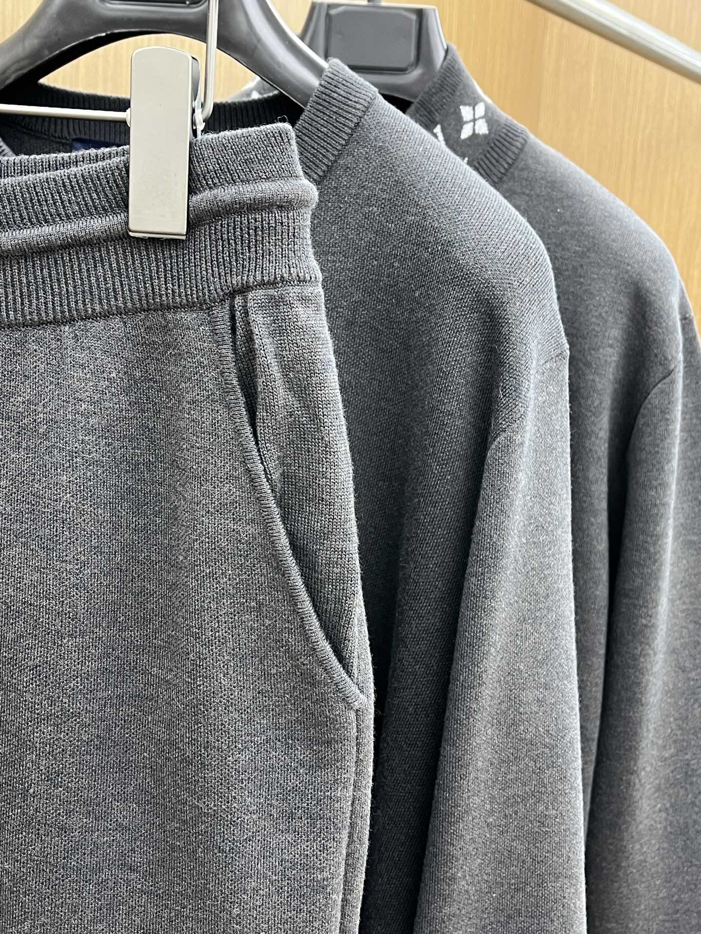 Louis Vuitton /路易威登 2025秋冬新款套装经典logo字母羊毛套装 高端品质重工五金 