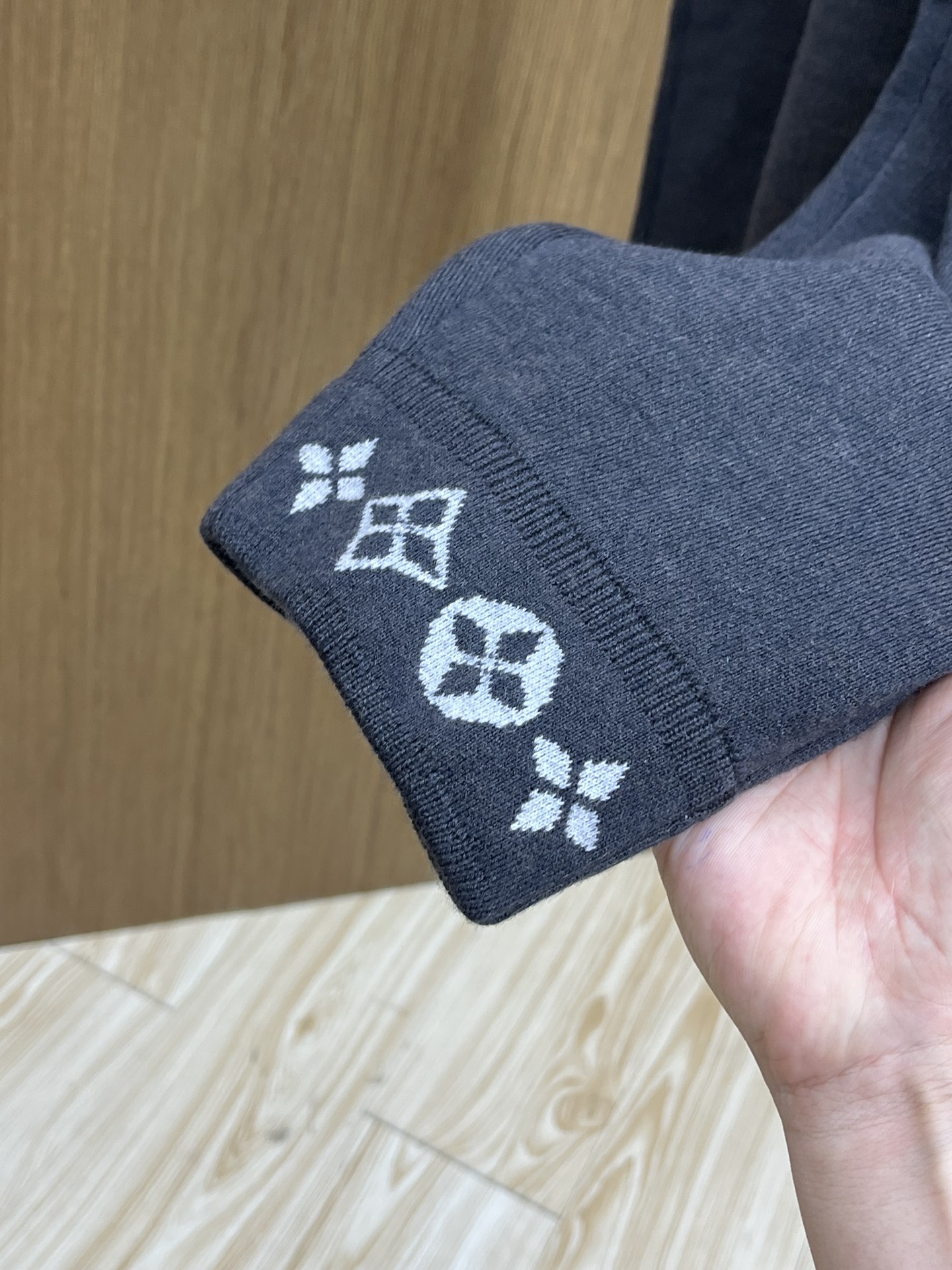 Louis Vuitton /路易威登 2025秋冬新款套装经典logo字母羊毛套装 高端品质重工五金 