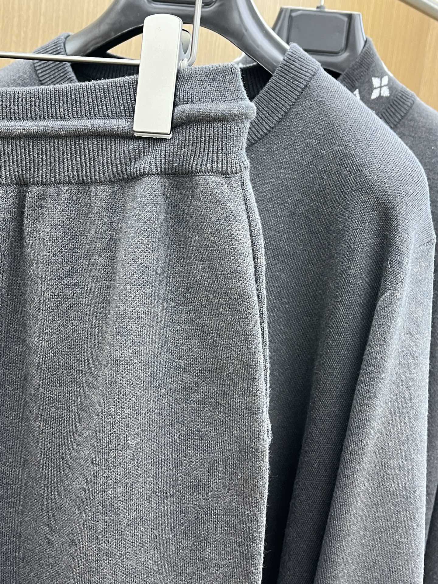 Louis Vuitton /路易威登 2025秋冬新款套装经典logo字母羊毛套装 高端品质重工五金 