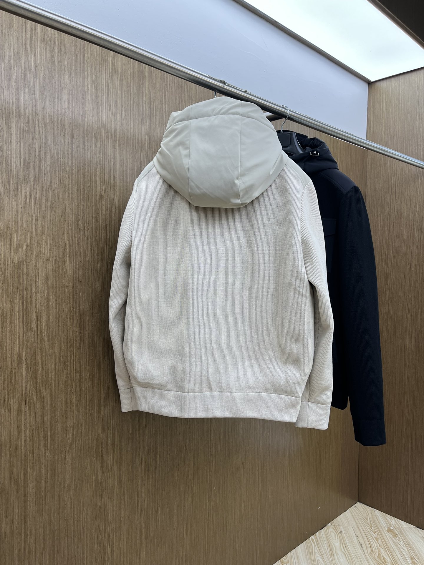 秋冬羽绒 lP🆕 🔥FW秋冬新款针织拼接羽绒外套 选用定制针织面料 不仅手感极佳而且上身立体有型 fjj