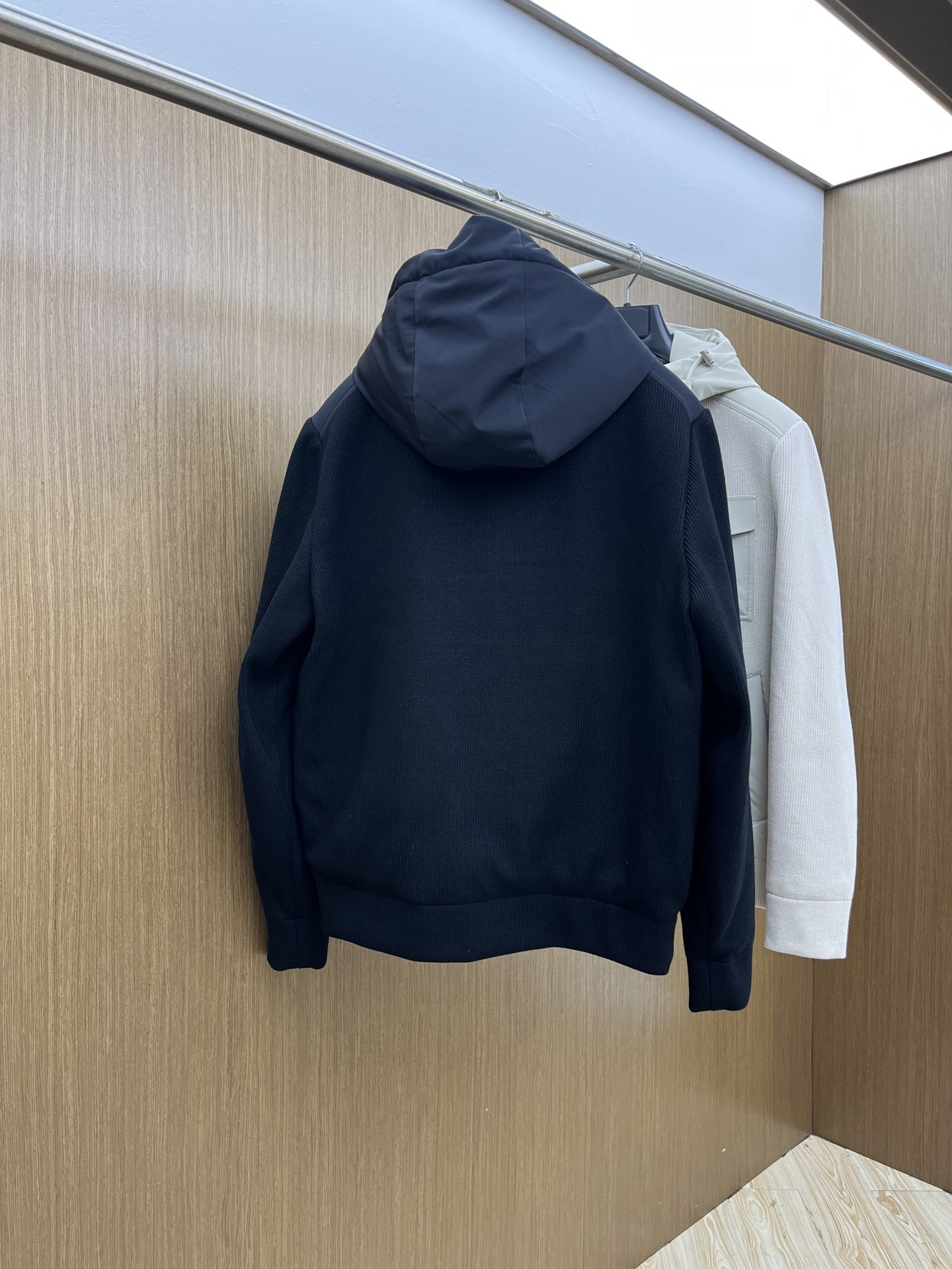 秋冬羽绒 lP🆕 🔥FW秋冬新款针织拼接羽绒外套 选用定制针织面料 不仅手感极佳而且上身立体有型 fjj