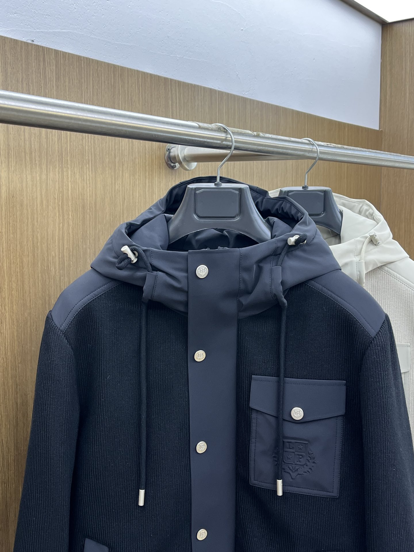 秋冬羽绒 lP🆕 🔥FW秋冬新款针织拼接羽绒外套 选用定制针织面料 不仅手感极佳而且上身立体有型 fjj