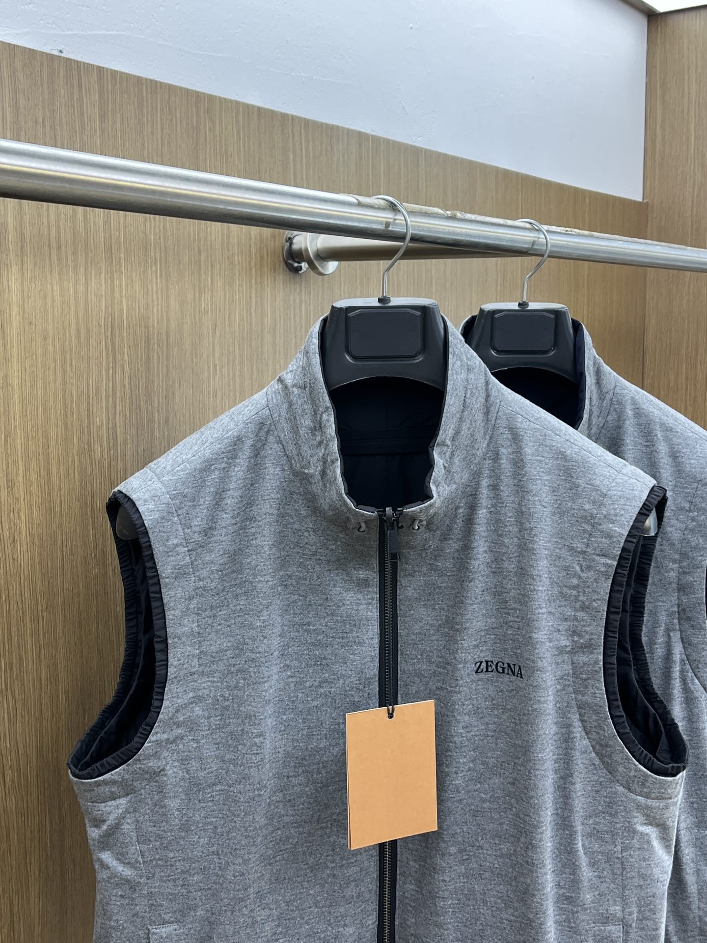 秋冬 ZZ 🔥🔥Zenga25新款微纤维双面穿Brezza刺绣马甲工艺说明：采用高科技面料打造，一面为山