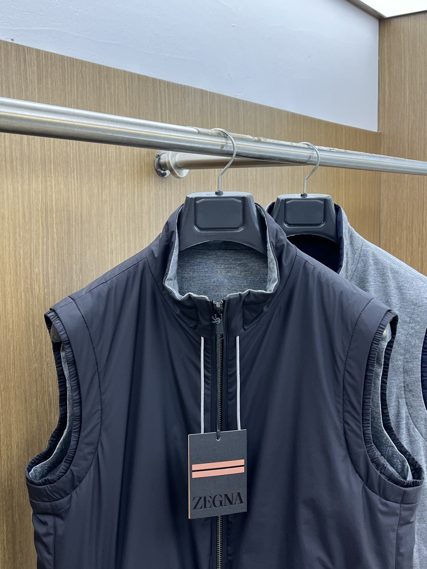 秋冬 ZZ 🔥🔥Zenga25新款微纤维双面穿Brezza刺绣马甲工艺说明：采用高科技面料打造，一面为山