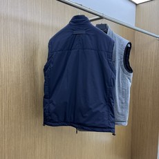 秋冬 ZZ 🔥🔥Zenga25新款微纤维双面穿Brezza刺绣马甲工艺说明:采用高科技面料打造,一面为山 秋冬 ZZ 🔥🔥Zenga25新款微纤维双面穿Brezza刺绣马甲工艺说明:采用高科技面料打造,一面为山