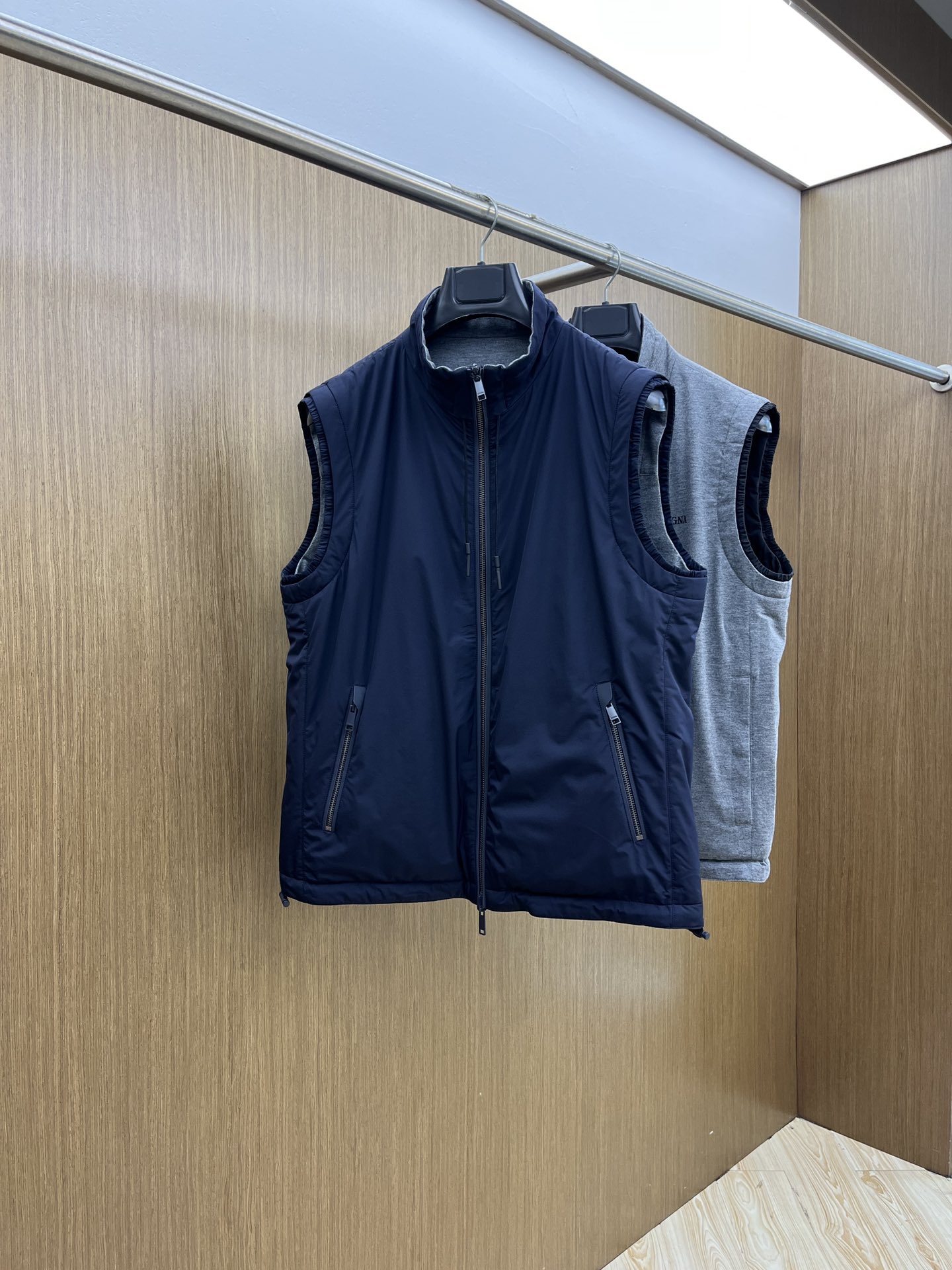 秋冬 ZZ 🔥🔥Zenga25新款微纤维双面穿Brezza刺绣马甲工艺说明：采用高科技面料打造，一面为山