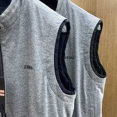 秋冬 ZZ 🔥🔥Zenga25新款微纤维双面穿Brezza刺绣马甲工艺说明:采用高科技面料打造,一面为山 秋冬 ZZ 🔥🔥Zenga25新款微纤维双面穿Brezza刺绣马甲工艺说明:采用高科技面料打造,一面为山