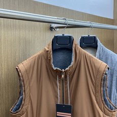 秋冬 ZZ 🔥🔥Zenga25新款微纤维双面穿Brezza刺绣马甲工艺说明:采用高科技面料打造,一面为山 秋冬 ZZ 🔥🔥Zenga25新款微纤维双面穿Brezza刺绣马甲工艺说明:采用高科技面料打造,一面为山