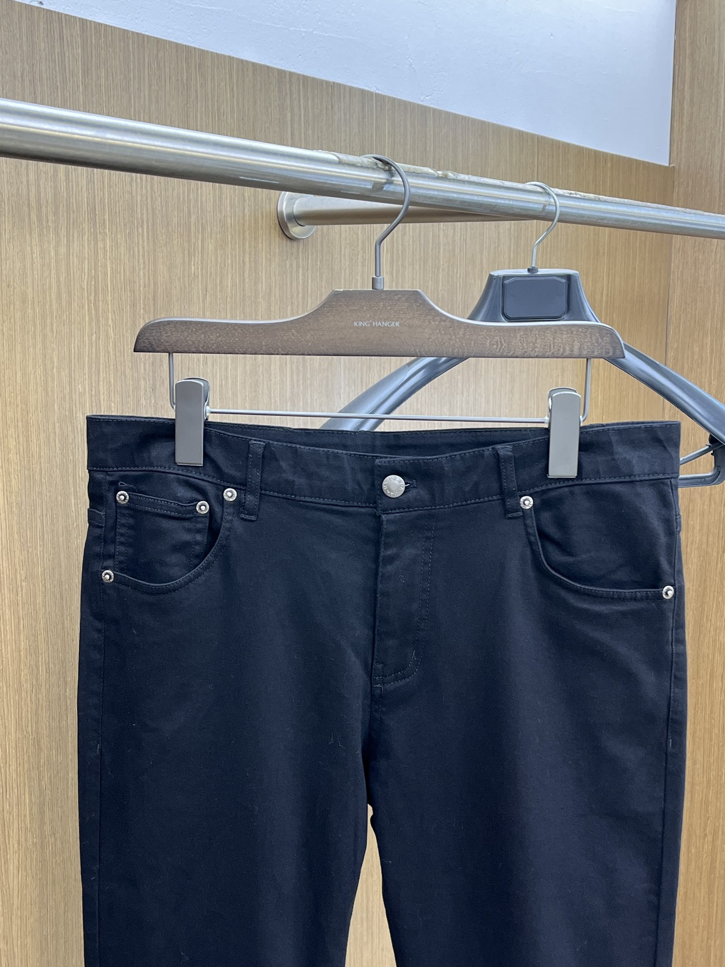 秋冬 PD 新款来袭🔥秋冬爆款新品 有售 实体店极品牛仔裤🐂原版好货，适合各个年龄段。市场最高版本的欧洲