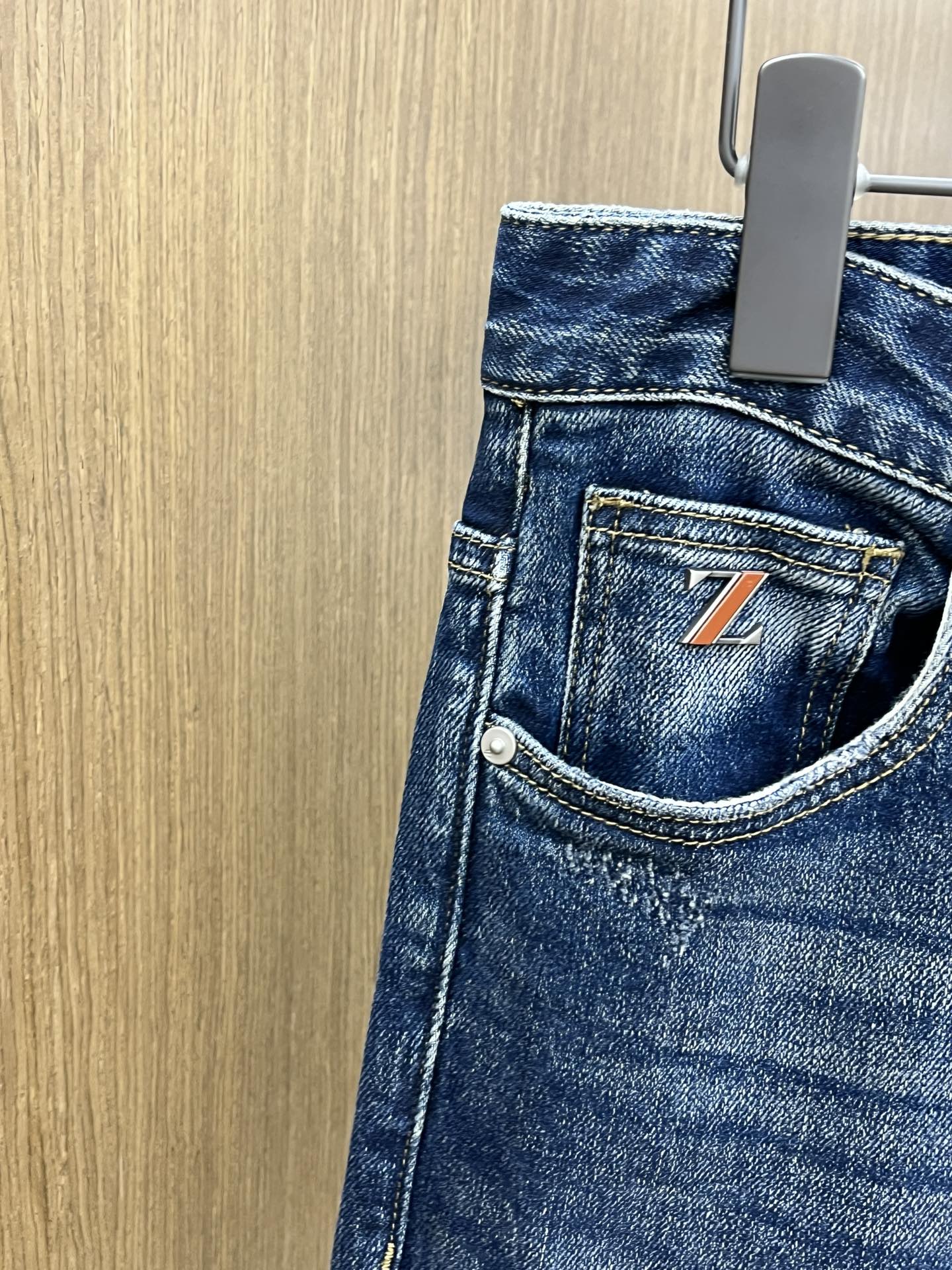 秋冬 zz 新款来袭🔥秋冬爆款新品 有售 实体店极品牛仔裤🐂原版好货，适合各个年龄段。市场最高版本的欧洲