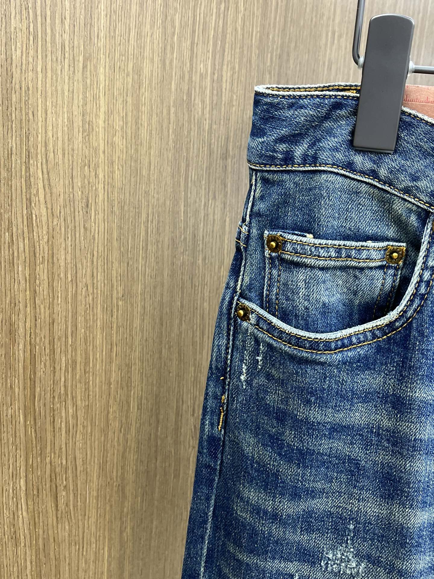 秋冬 PD 新款来袭🔥秋冬爆款新品 有售 实体店极品牛仔裤🐂原版好货，适合各个年龄段。市场最高版本的欧洲