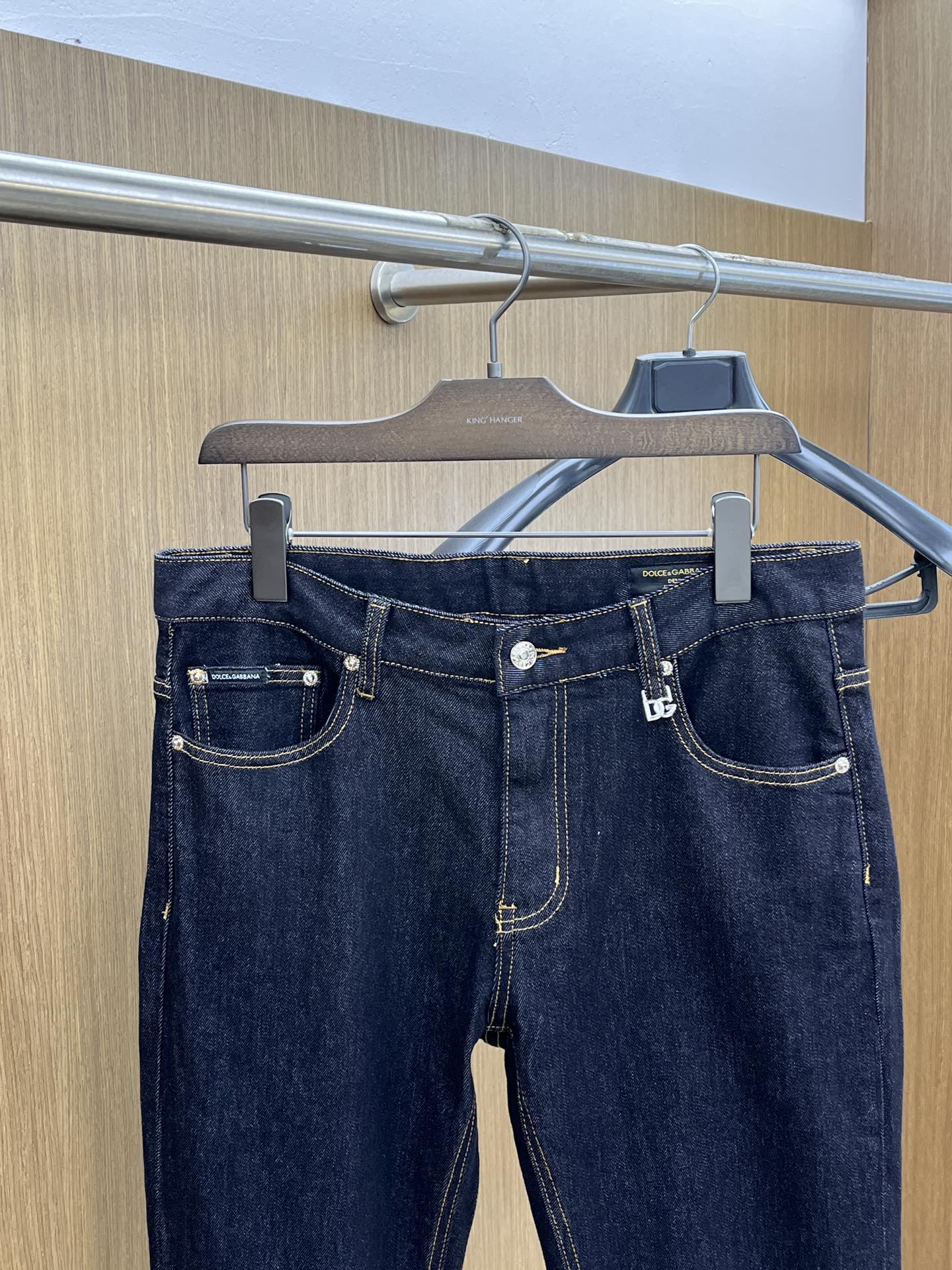 秋冬 DG 新款来袭🔥秋冬爆款新品 有售 实体店极品牛仔裤🐂原版好货，适合各个年龄段。市场最高版本的欧洲