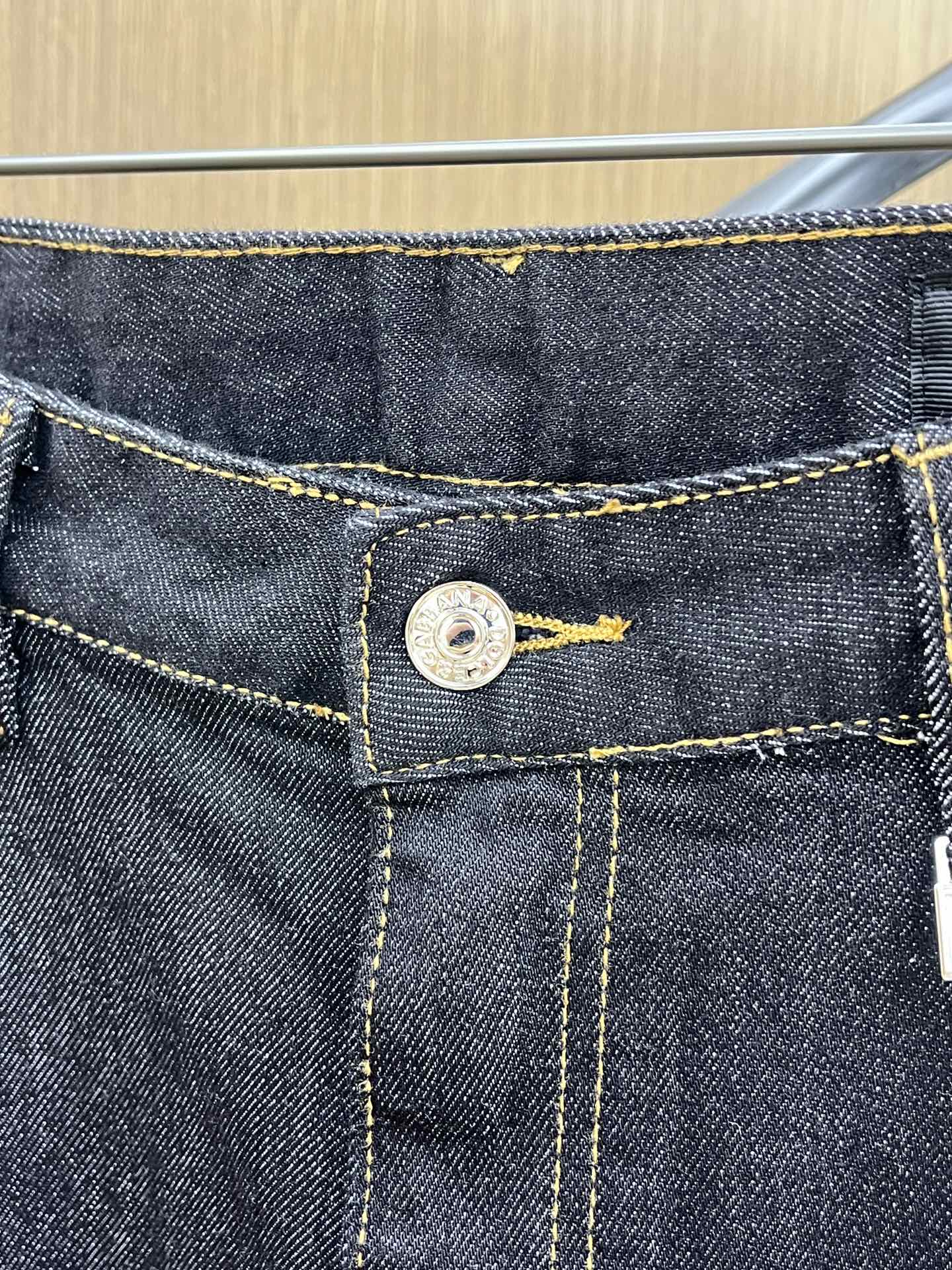 秋冬 DG 新款来袭🔥秋冬爆款新品 有售 实体店极品牛仔裤🐂原版好货，适合各个年龄段。市场最高版本的欧洲