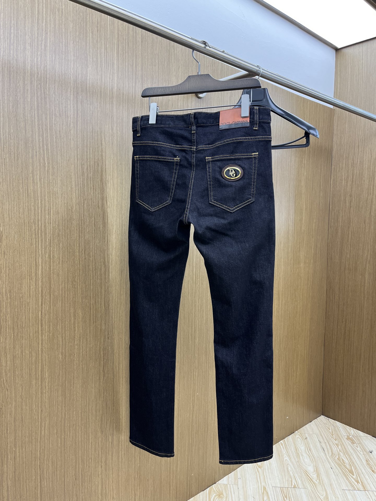 秋冬 DG 新款来袭🔥秋冬爆款新品 有售 实体店极品牛仔裤🐂原版好货，适合各个年龄段。市场最高版本的欧洲