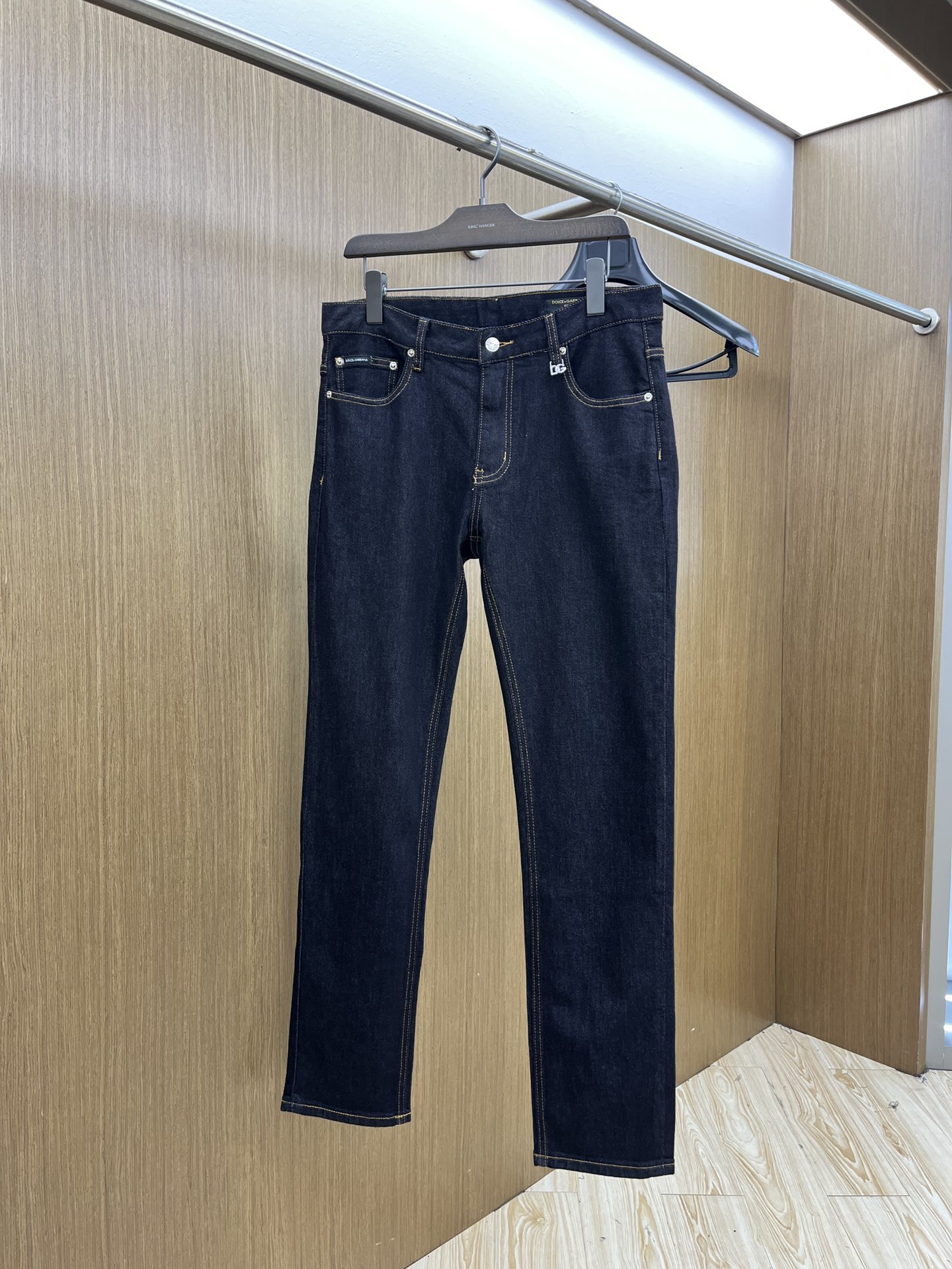 秋冬 DG 新款来袭🔥秋冬爆款新品 有售 实体店极品牛仔裤🐂原版好货，适合各个年龄段。市场最高版本的欧洲