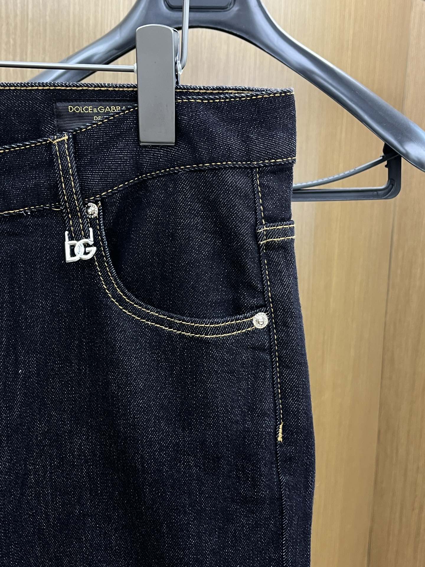 秋冬 DG 新款来袭🔥秋冬爆款新品 有售 实体店极品牛仔裤🐂原版好货，适合各个年龄段。市场最高版本的欧洲