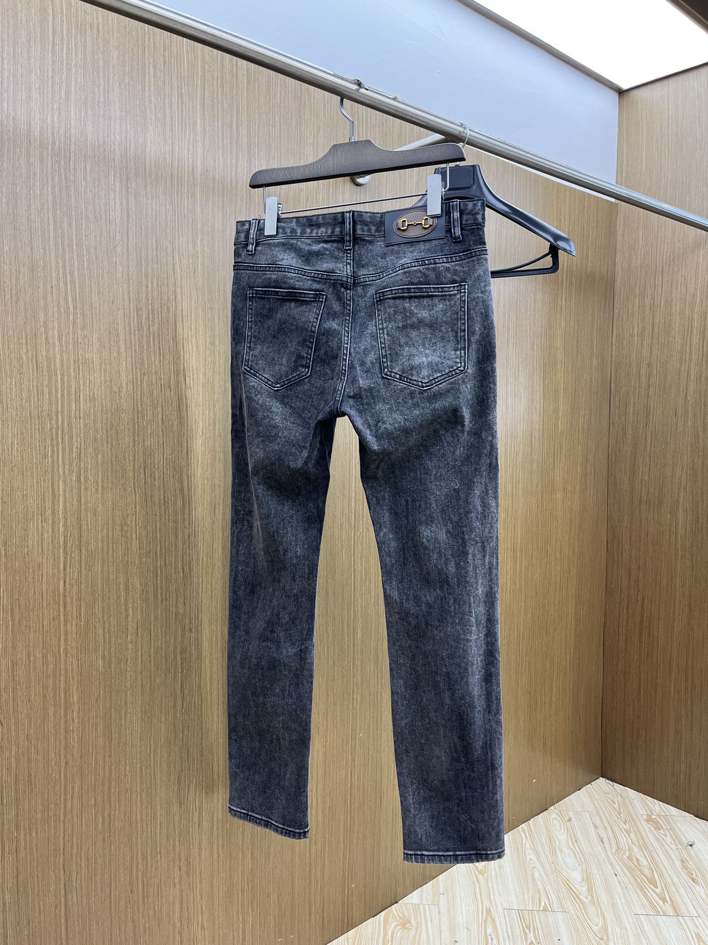 秋冬 Guc 新款来袭🔥秋冬爆款新品 有售 实体店极品牛仔裤🐂原版好货，适合各个年龄段。市场最高版本的欧