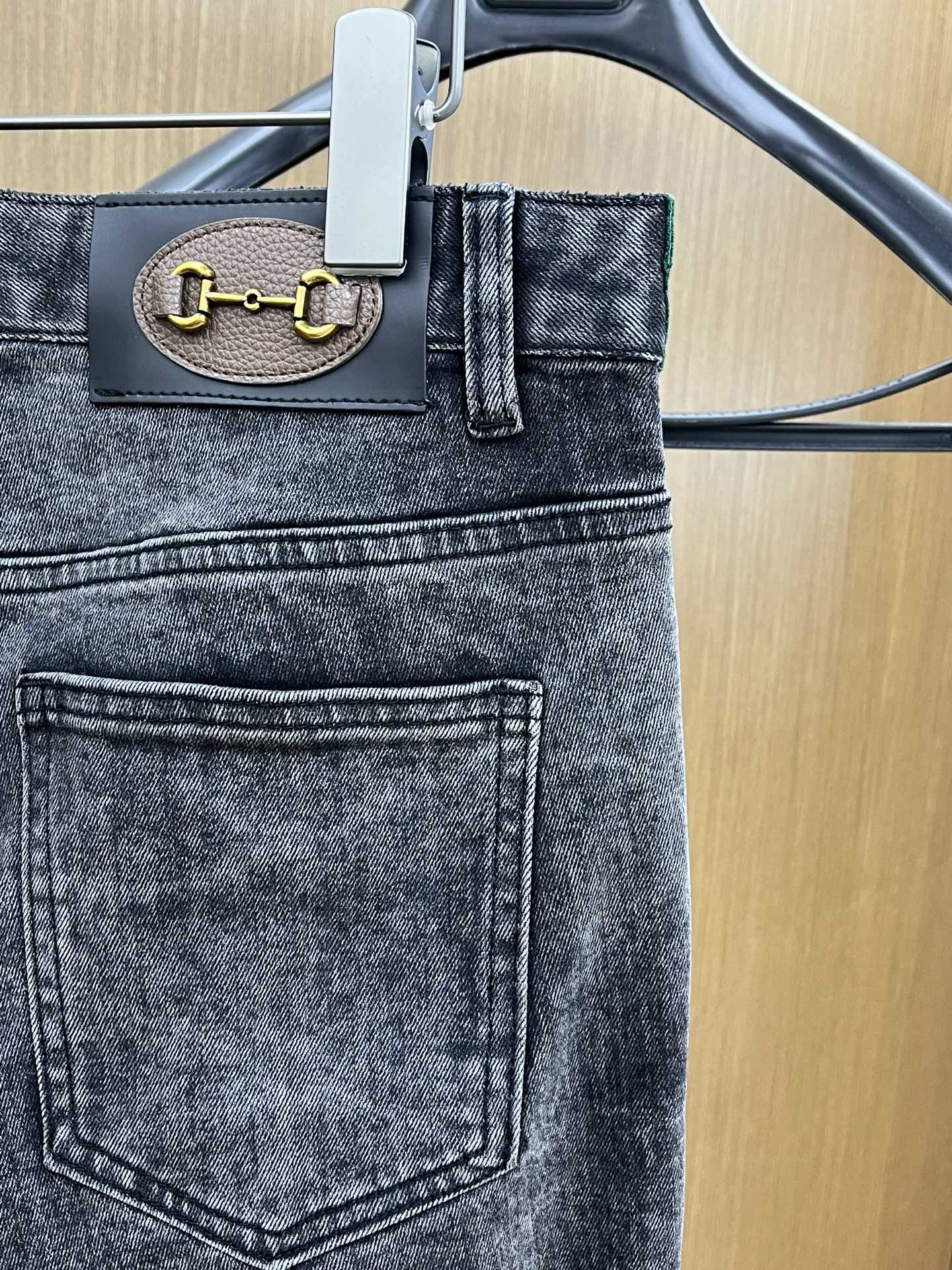 秋冬 Guc 新款来袭🔥秋冬爆款新品 有售 实体店极品牛仔裤🐂原版好货，适合各个年龄段。市场最高版本的欧